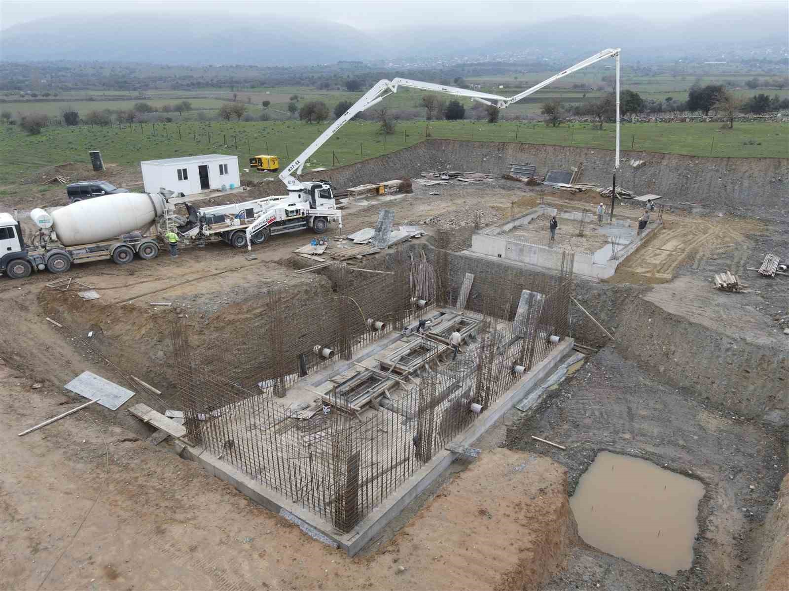 Çine Sulaması inşaatında çalışmalar sürüyor
Çine Sulaması inşaatında çalışmalar sürüyor