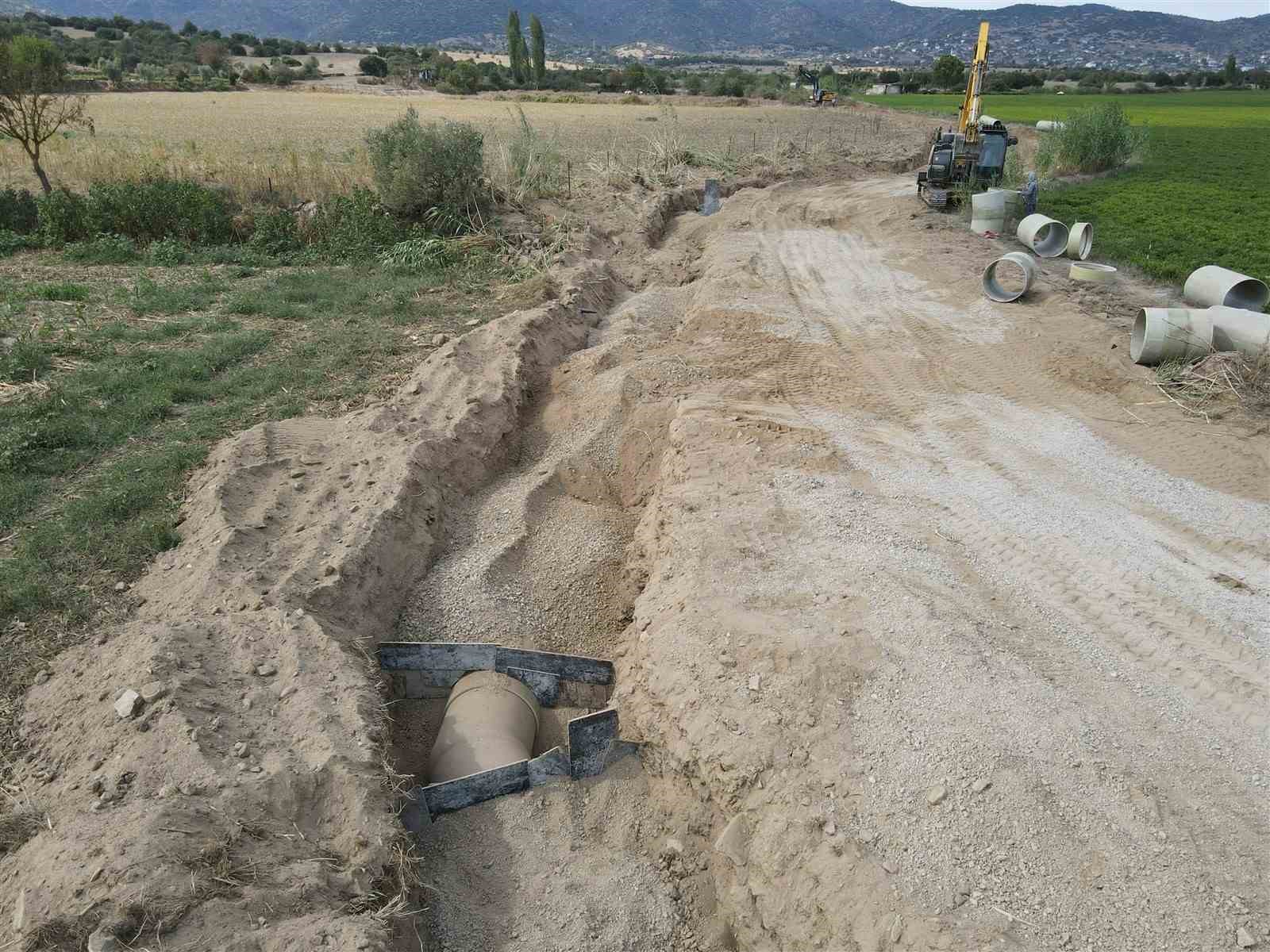 Çine Sulaması inşaatında çalışmalar sürüyor
Çine Sulaması inşaatında çalışmalar sürüyor