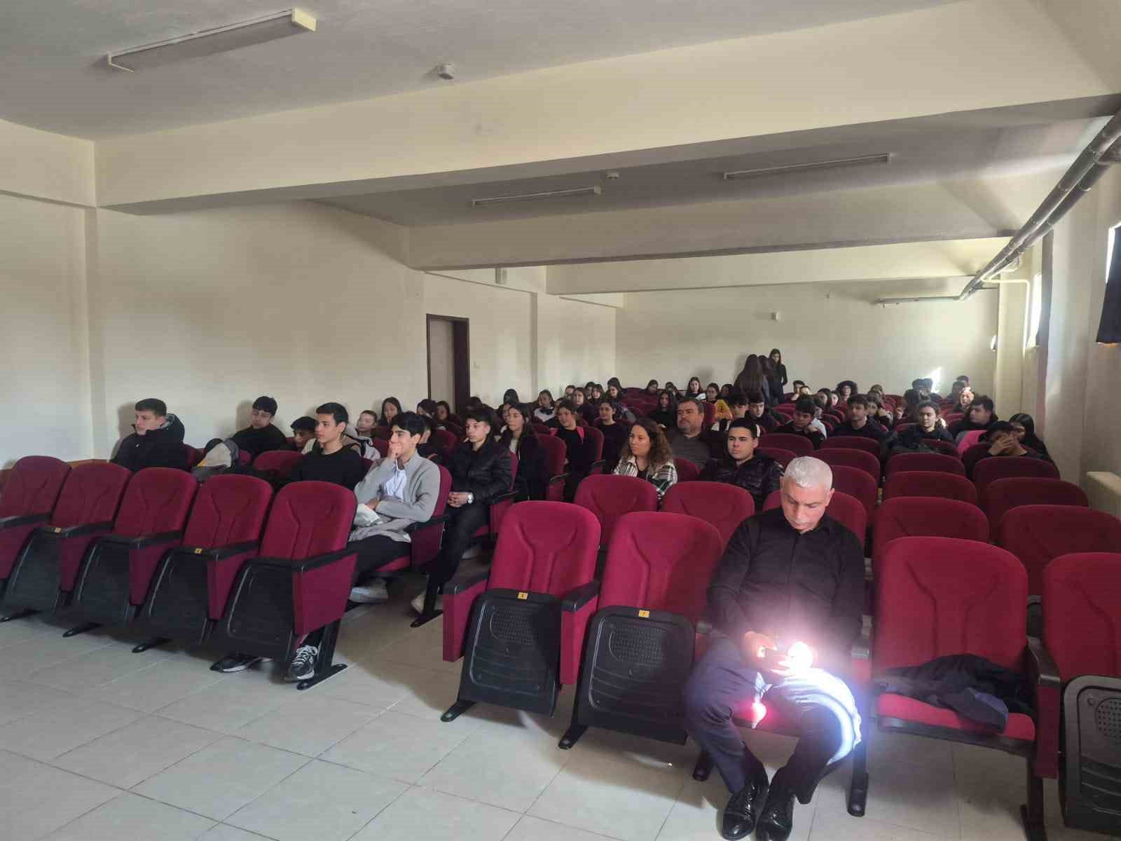 Çine’de öğrencilere cami ve hayat temalı konferans verildi
