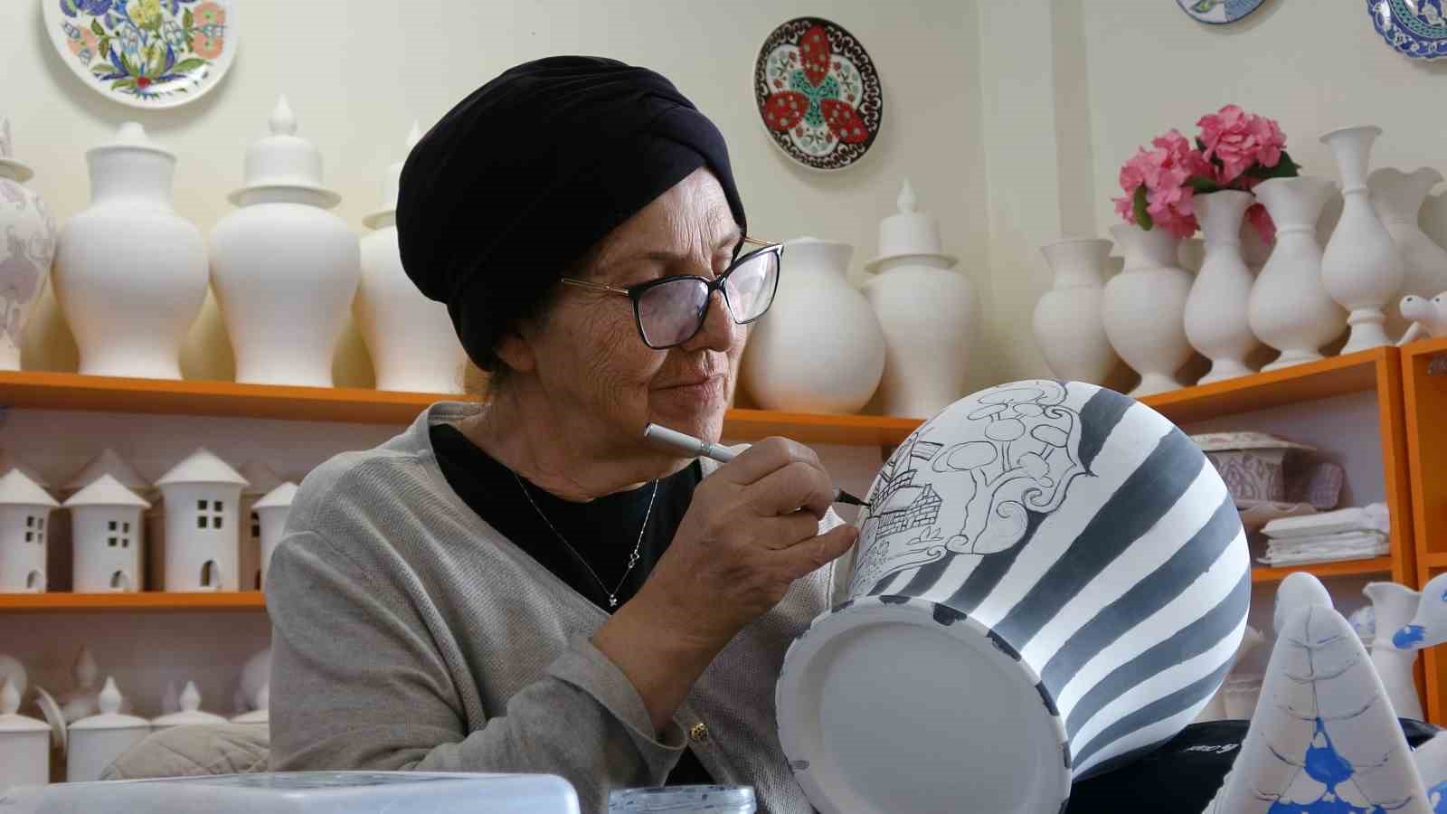 Çini, kadınların ellerinde hayat buluyor
