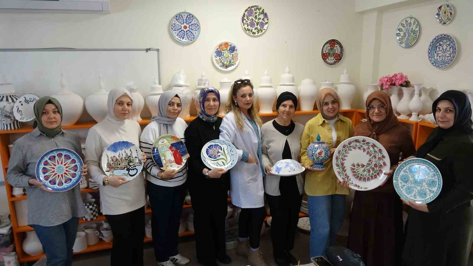 Çini, kadınların ellerinde hayat buluyor
