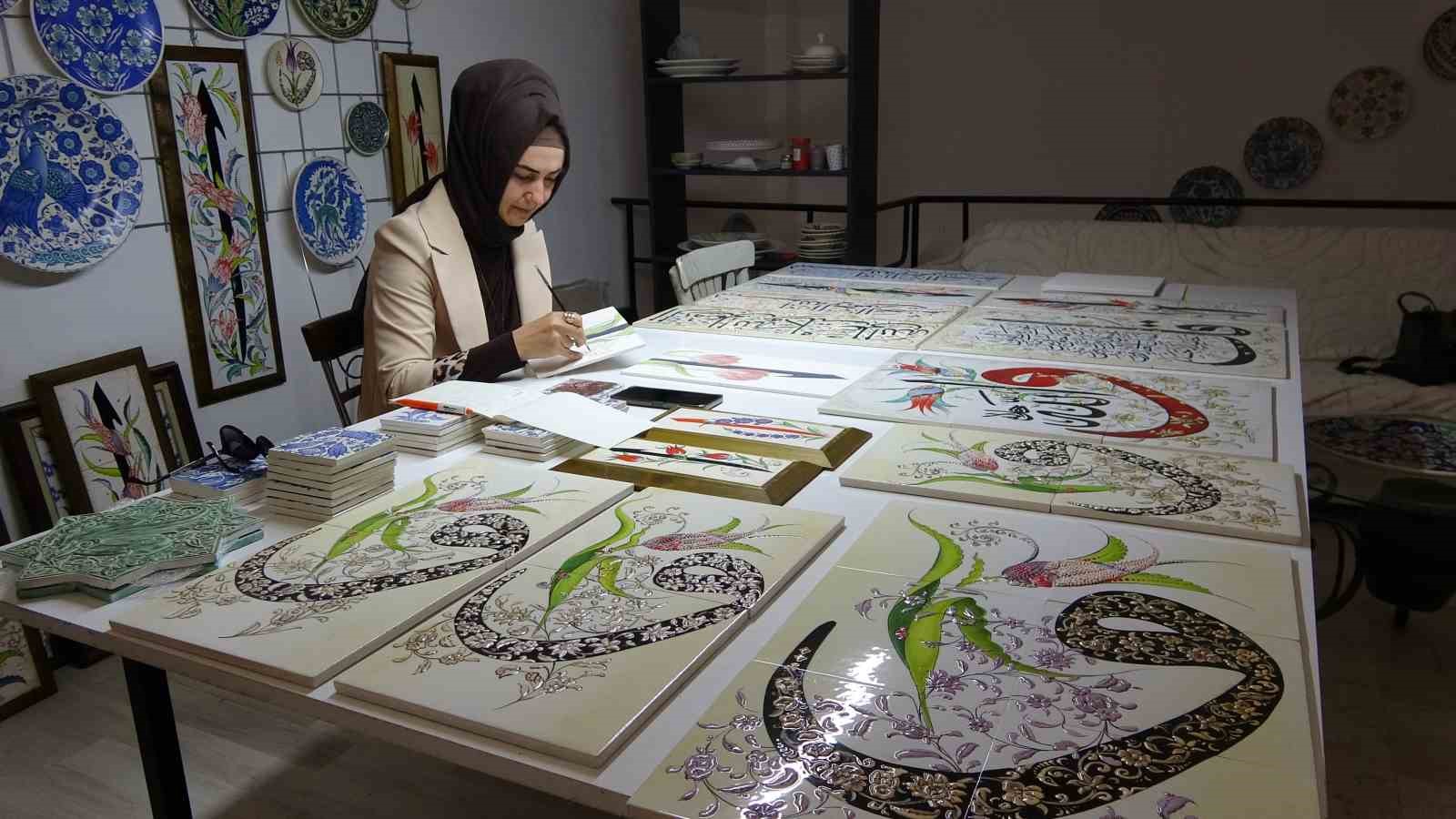 Çini sanatçısı Özlem Aşar: "Vav ile Elif’in aşkını eserlerime yansıtıyorum"
