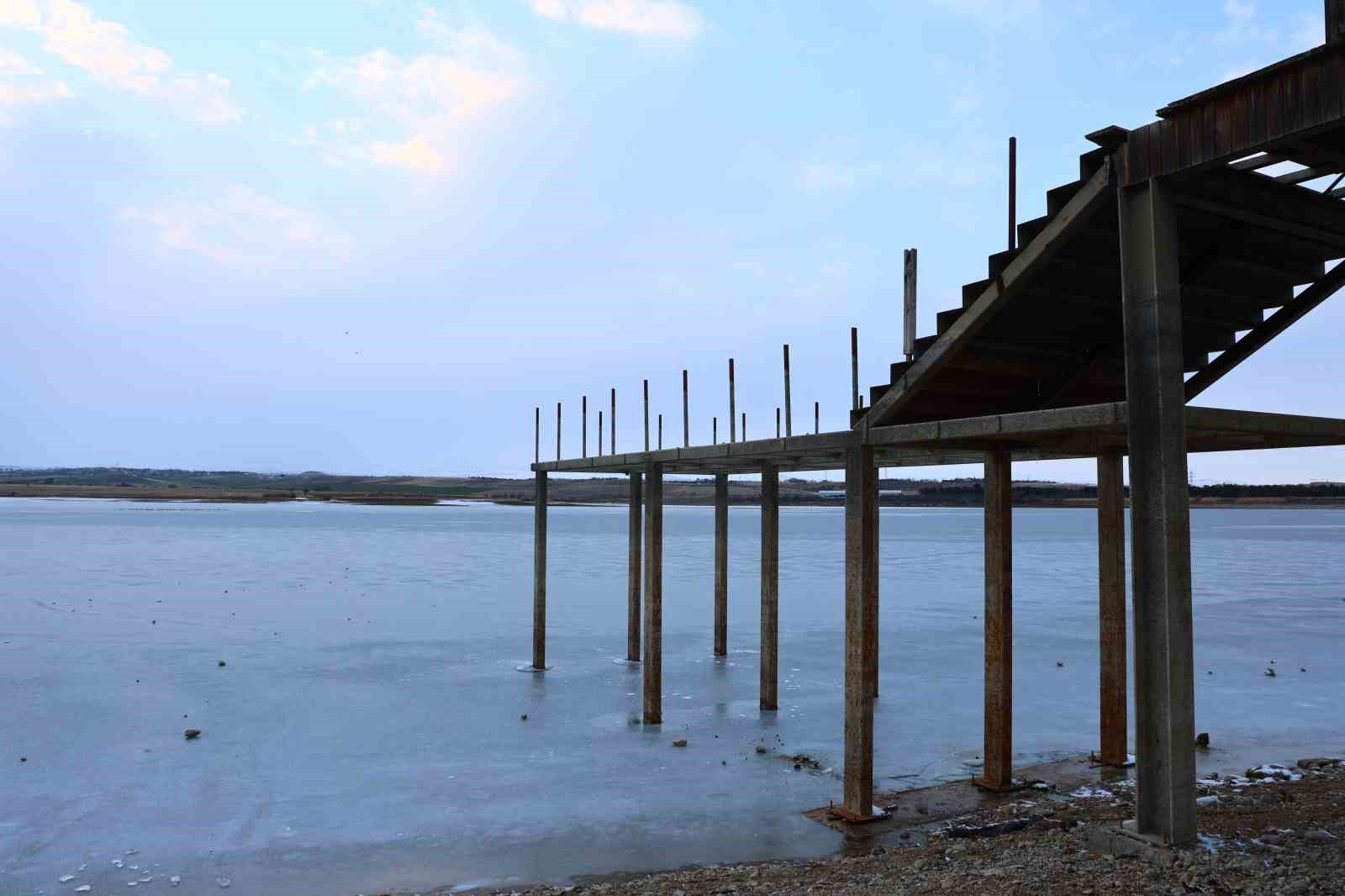 Cip Baraj Gölü buz tuttu
