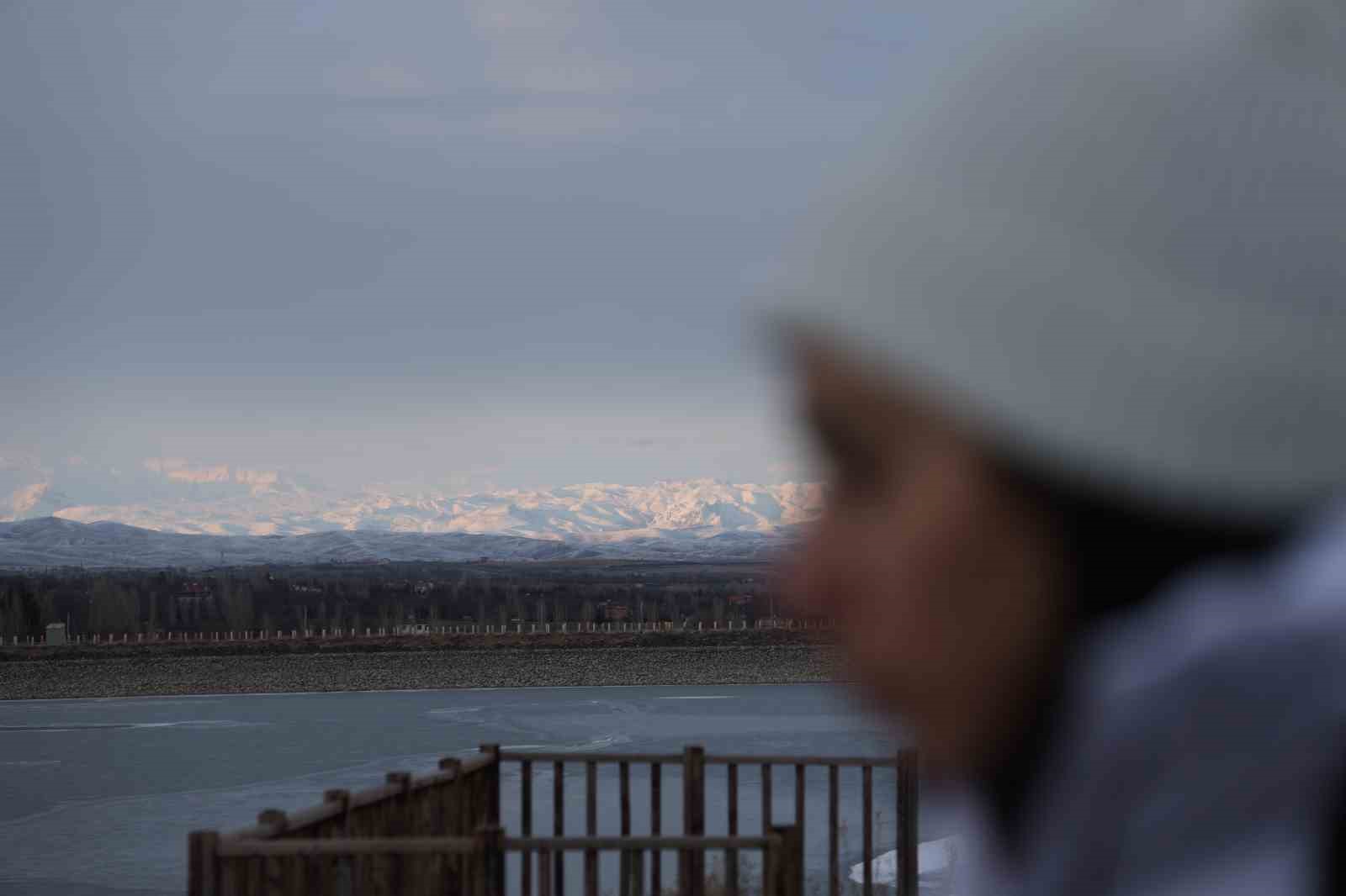 Cip Baraj Gölü buz tuttu
