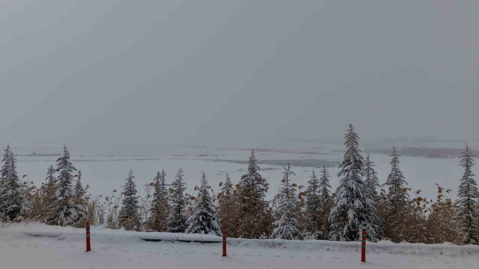 Cip Baraj Gölü buz tuttu
