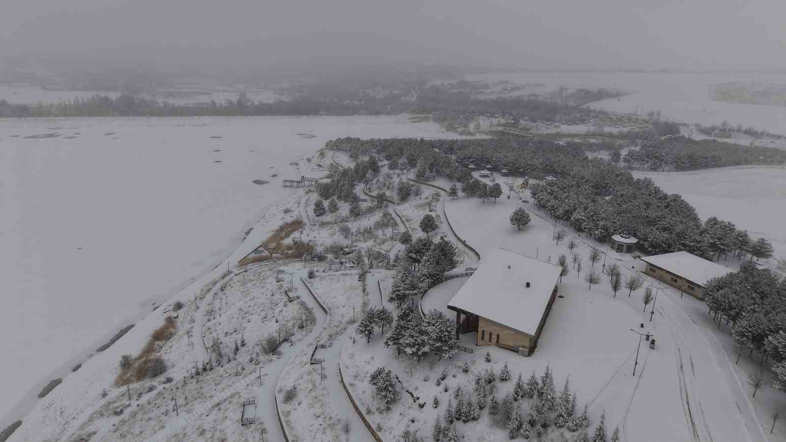 Cip Baraj Gölü buz tuttu
