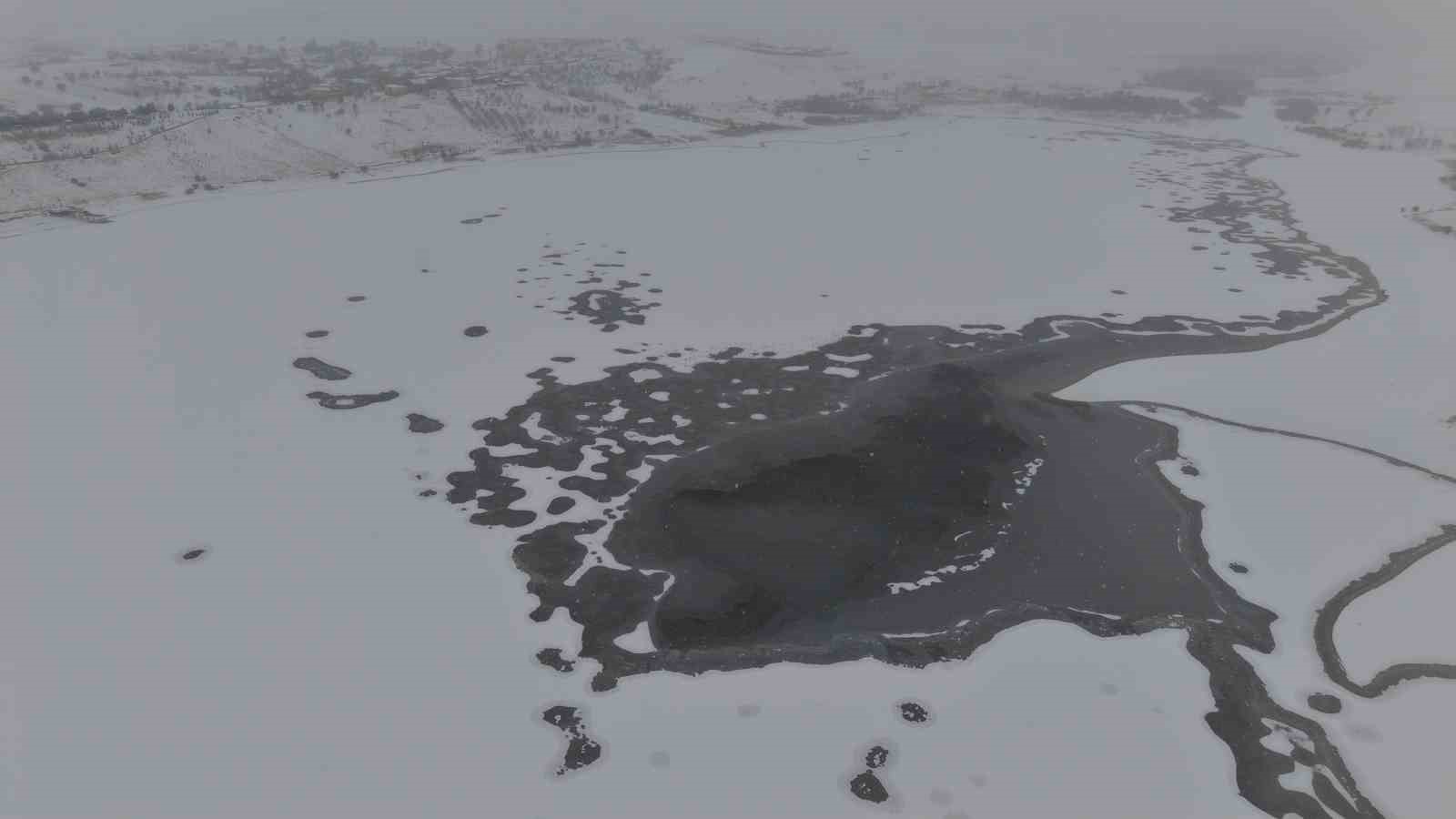 Cip Baraj Gölü buz tuttu
