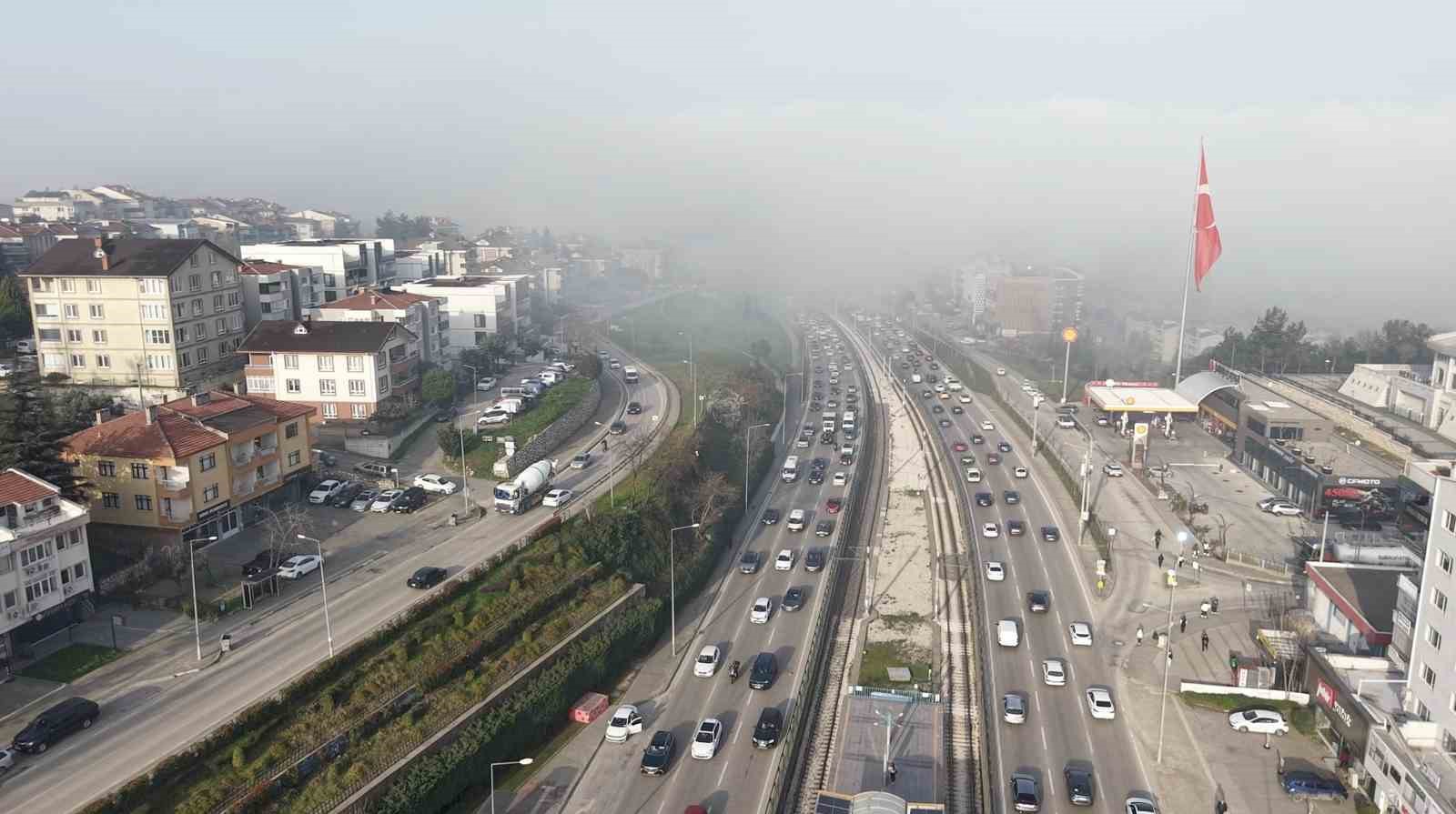 Cipi oto yolun sol şeridine kilitleyip gitti
