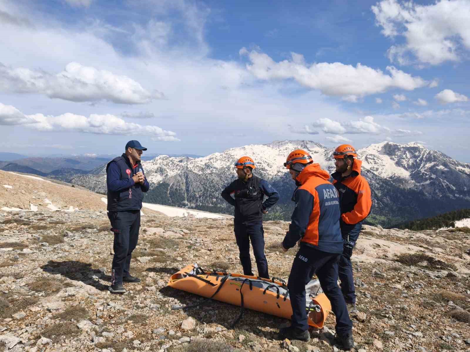 Çiriş bitkisi toplamak için gittiği dağlık alanda hayatını kaybetti
