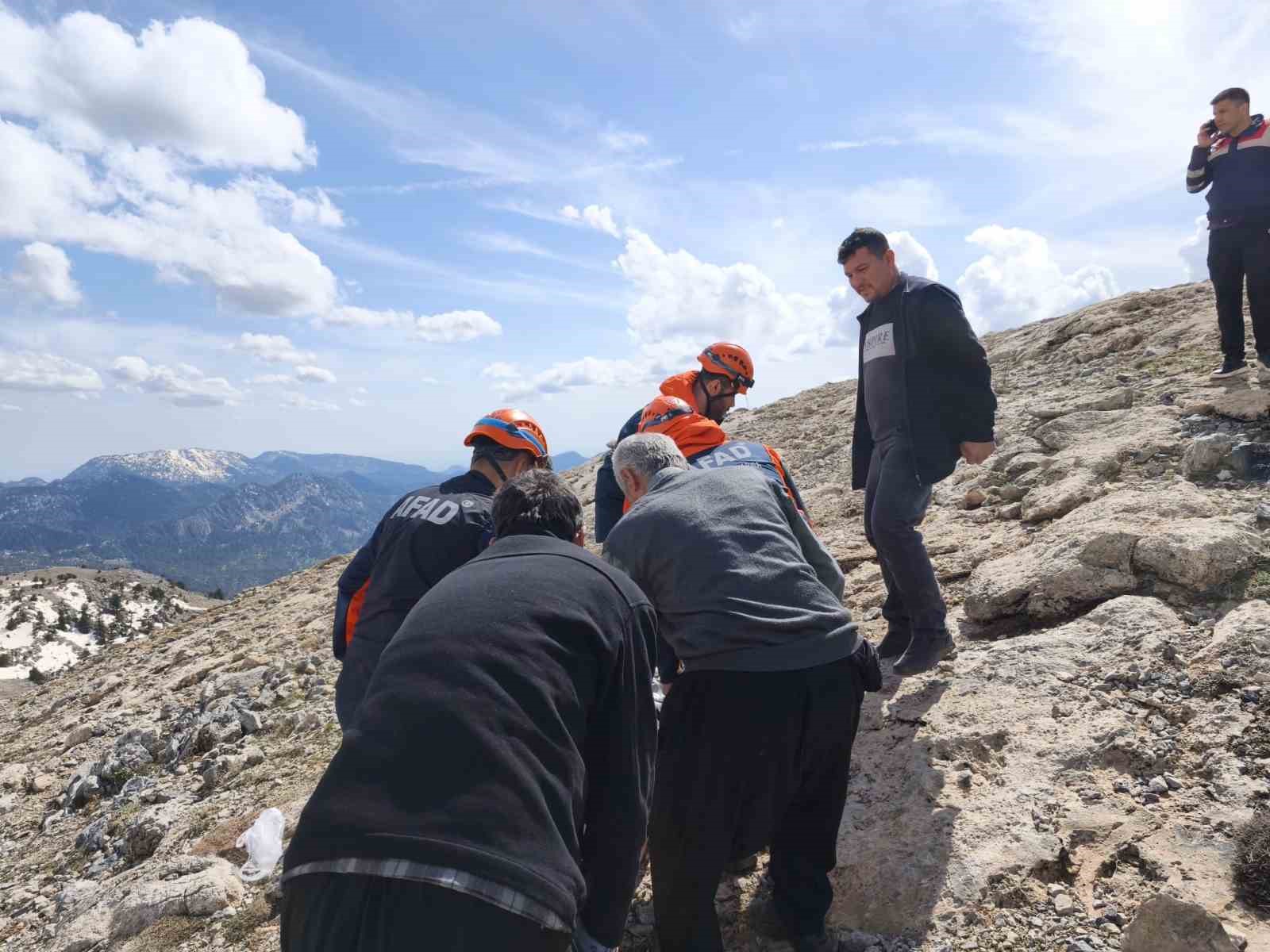 Çiriş bitkisi toplamak için gittiği dağlık alanda hayatını kaybetti
