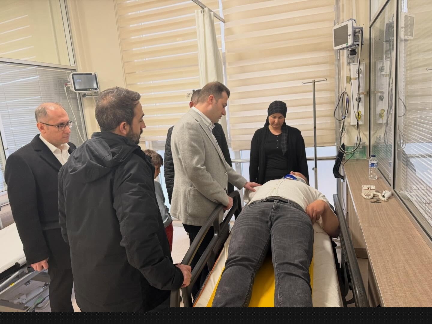 Çivril protokolü bayramda vatandaşlar ve görevi başındaki personeli yalnız bırakmadı
