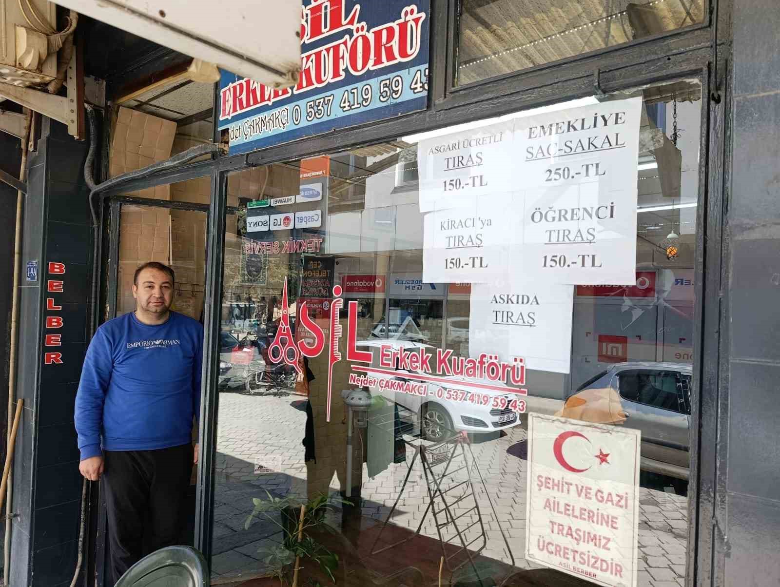 Çivrilli berberden dayanışma örneği
