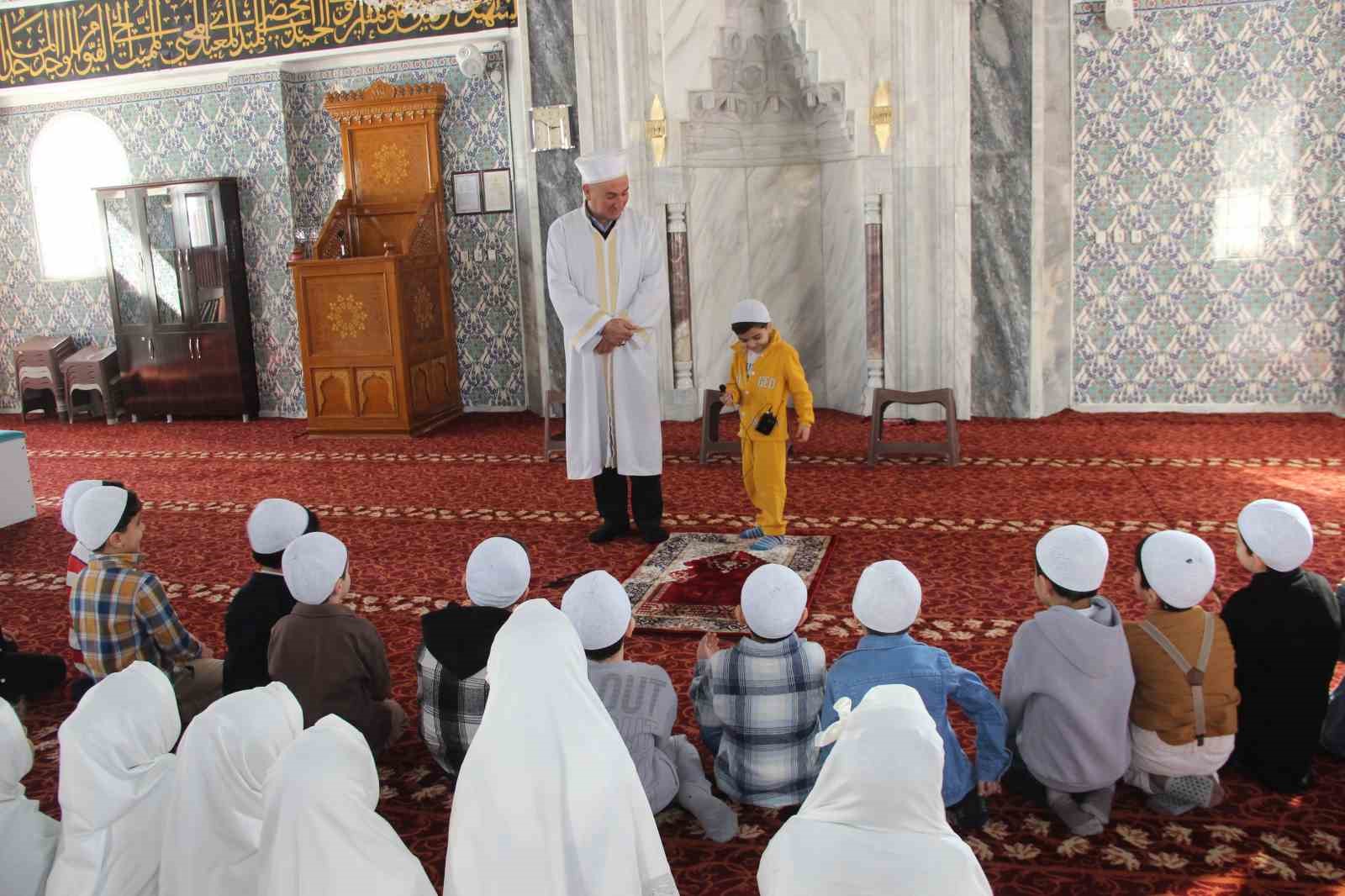 Cizre’de çocuklar cami ile buluştu
