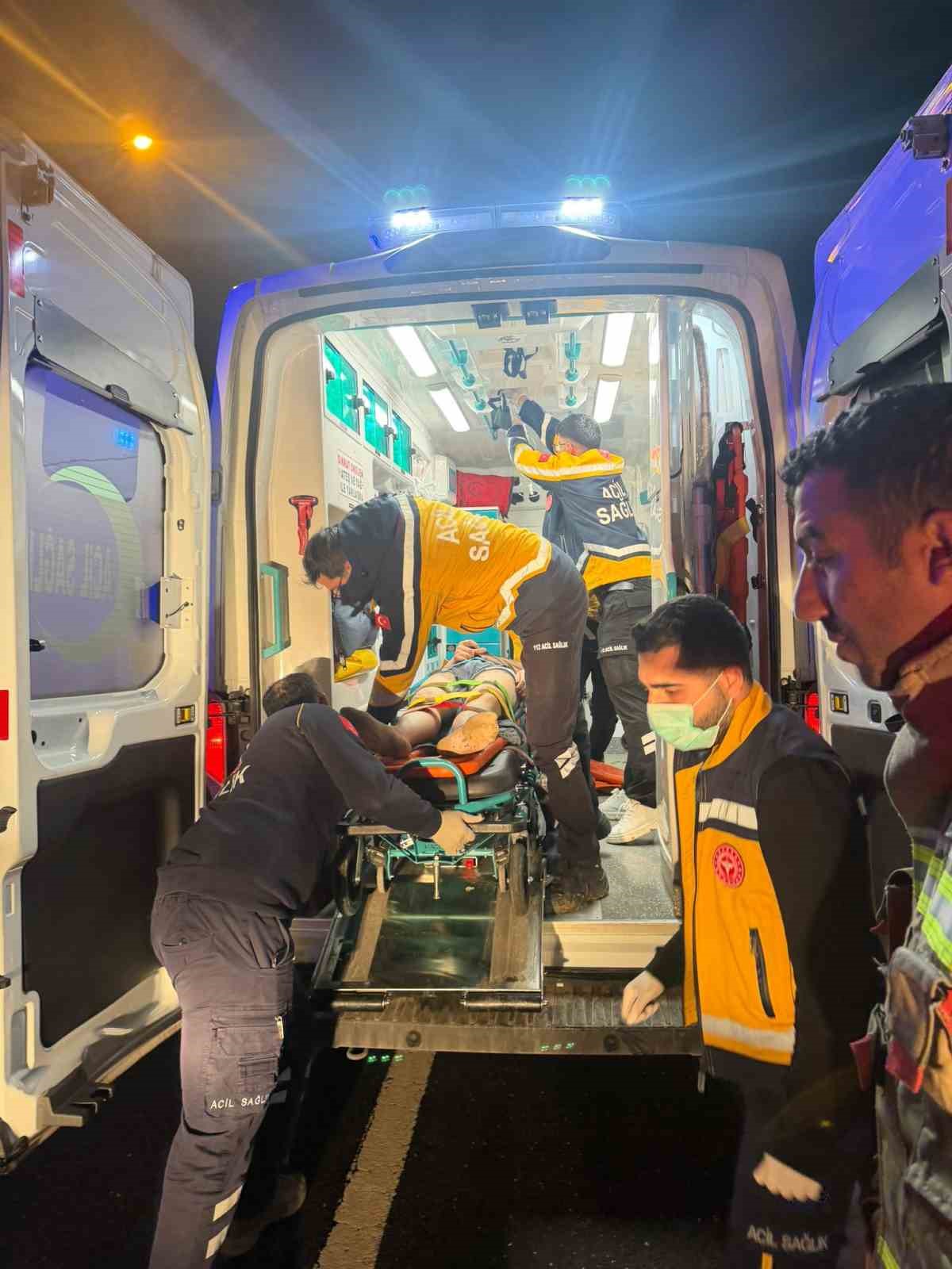 Cizre’de hafif ticari araç şarampole yuvarlandı: 1 ölü, 1 ağır yaralı
