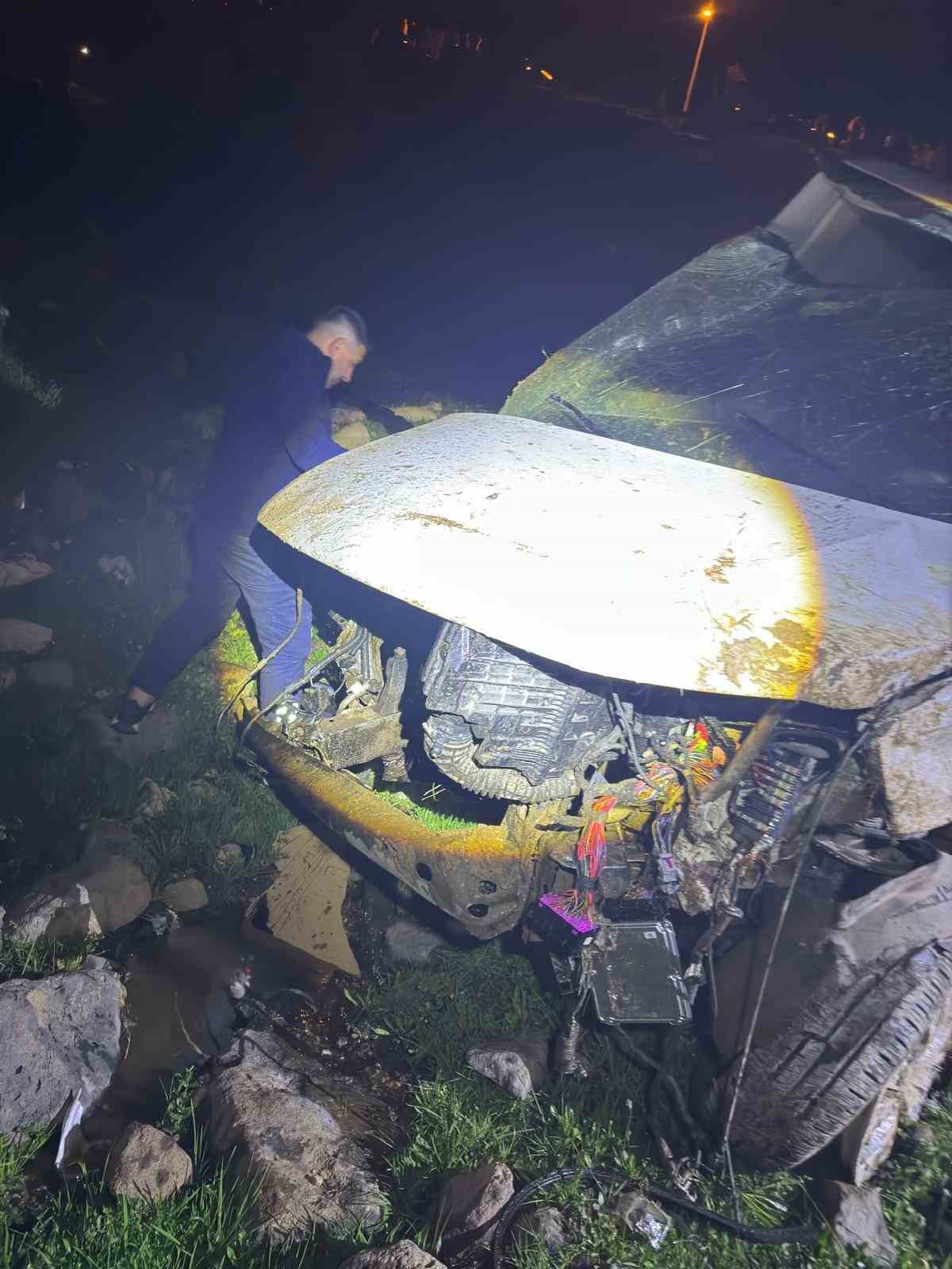 Cizre’de kamyonet şarampole uçtu: 1 ağır yaralı
