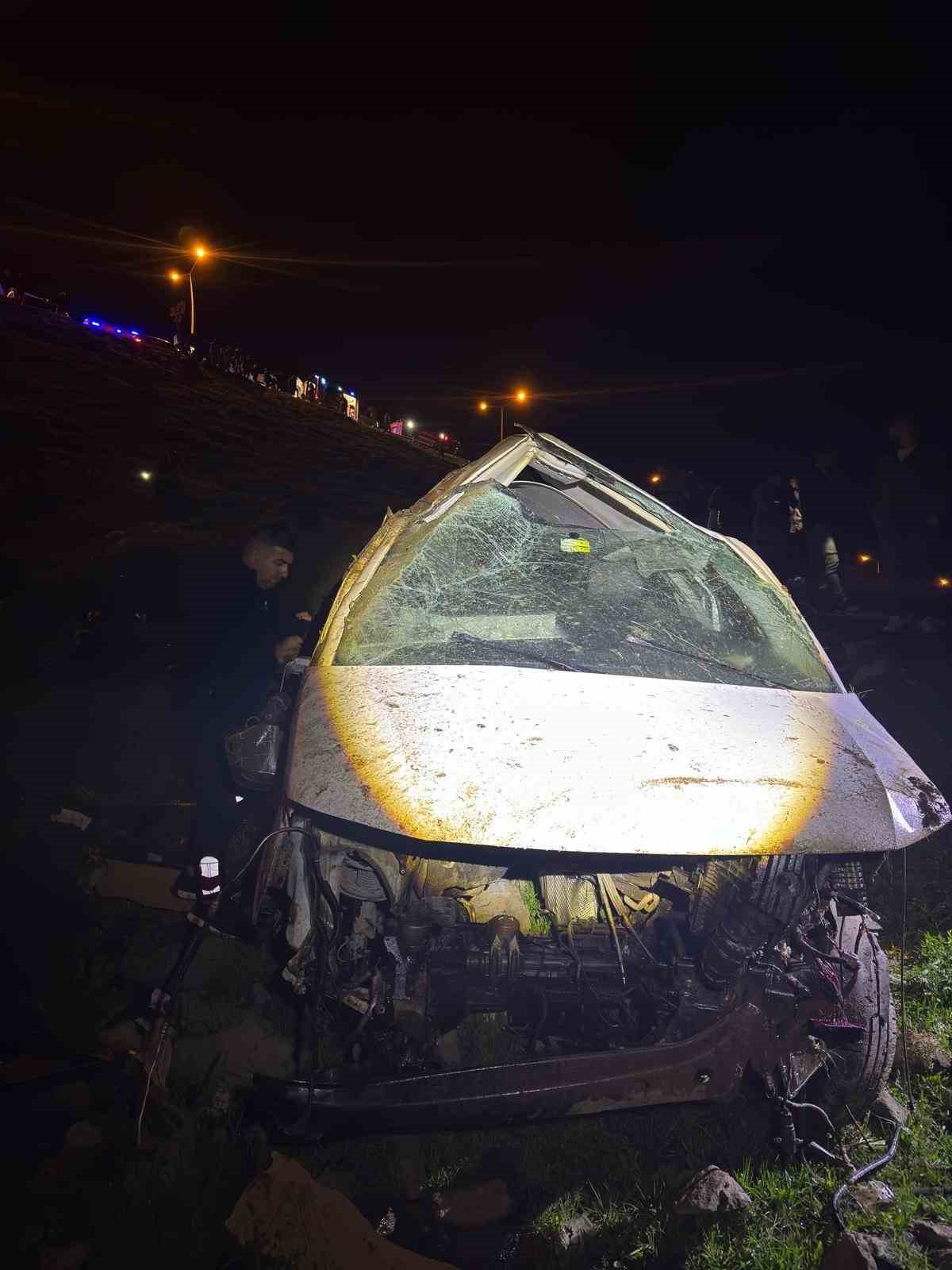 Cizre’de kamyonet şarampole uçtu: 1 ağır yaralı
