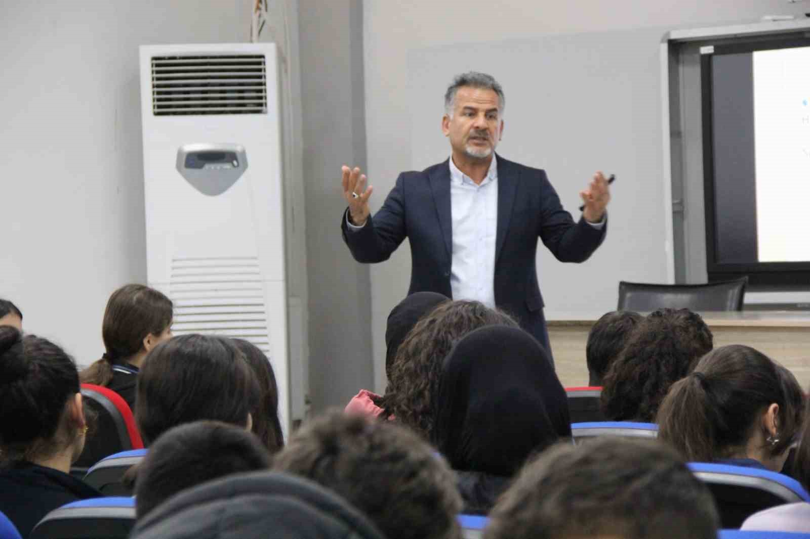 Cizre’de LGS öncesi büyük rehberlik hamlesi
Cizre’de LGS öncesi büyük rehberlik hamlesi