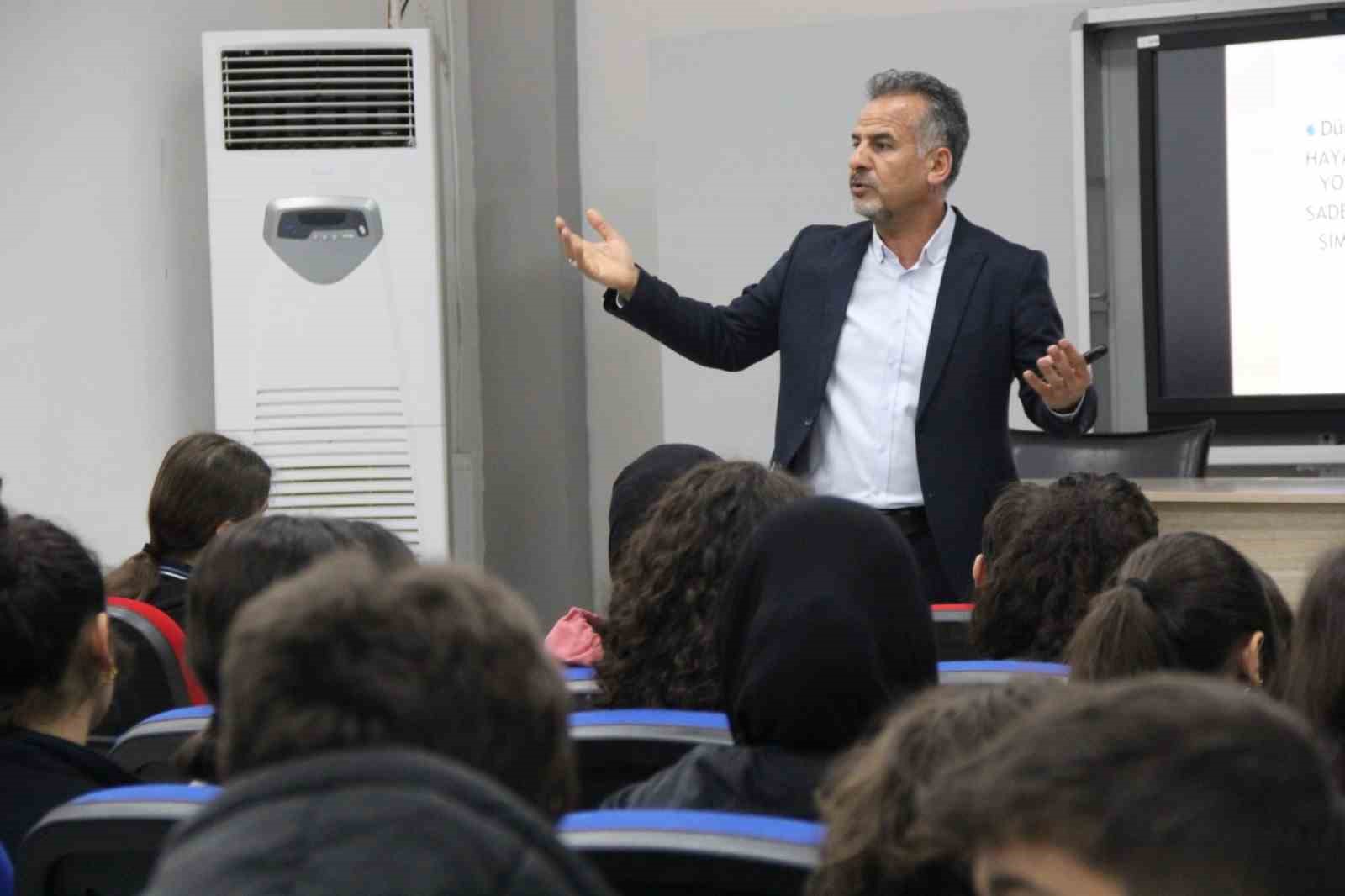 Cizre’de LGS öncesi büyük rehberlik hamlesi
Cizre’de LGS öncesi büyük rehberlik hamlesi