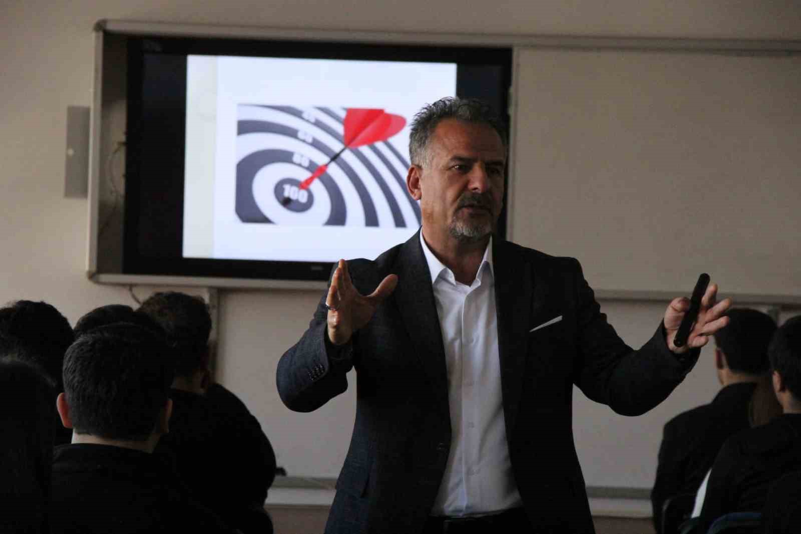 Cizre’de lise öğrencilerine yönelik YKS semineri düzenlendi
Cizre’de lise öğrencilerine yönelik YKS semineri düzenlendi