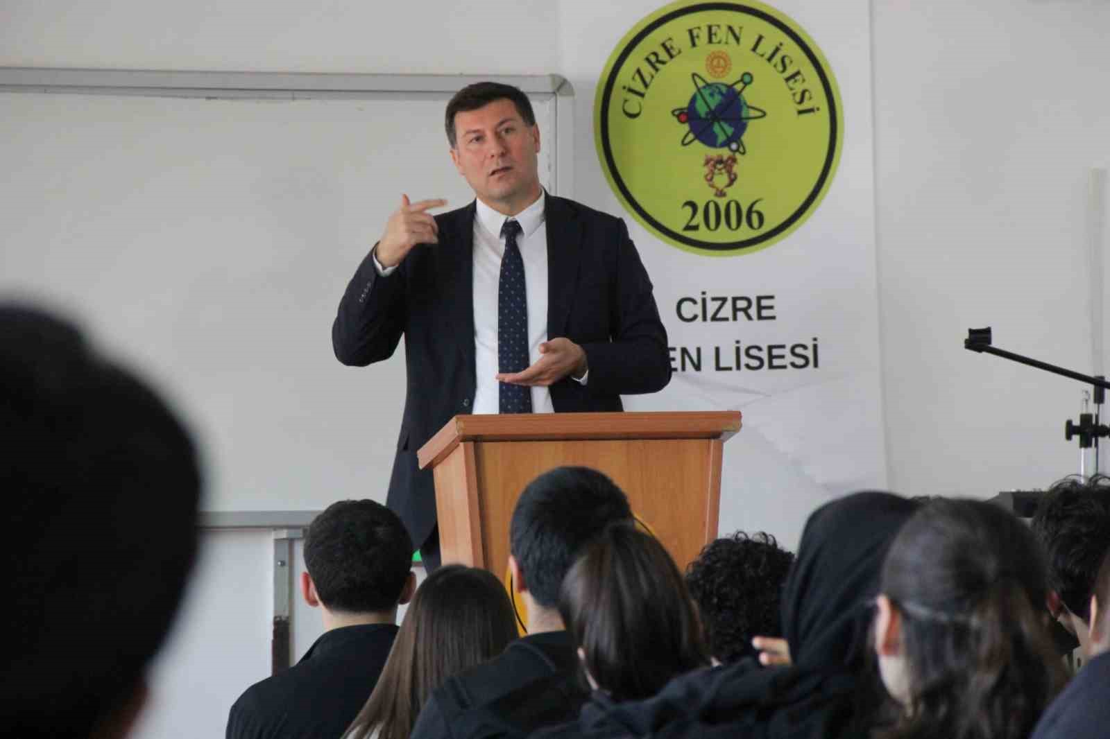 Cizre’de lise öğrencilerine yönelik YKS semineri düzenlendi
Cizre’de lise öğrencilerine yönelik YKS semineri düzenlendi