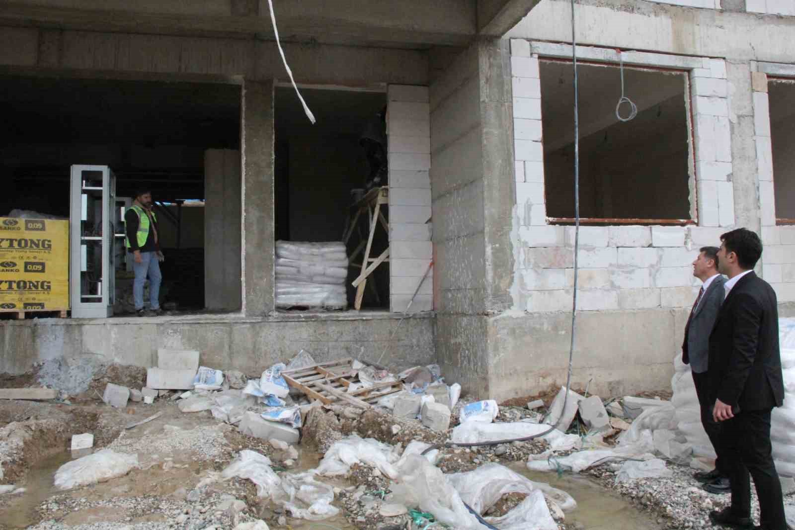 Cizre’de okul inşaatlarında inceleme
