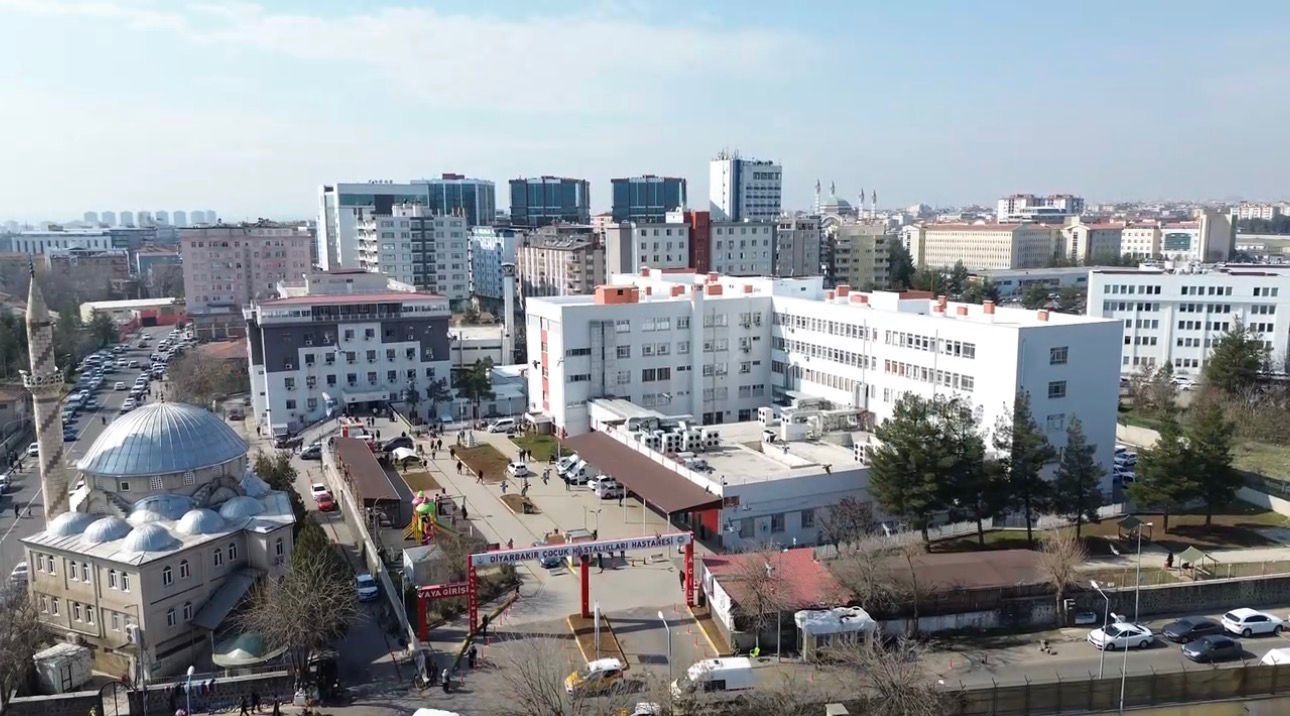 Çocuk Hastalıkları Hastanesinde bayramda örnek uygulama
