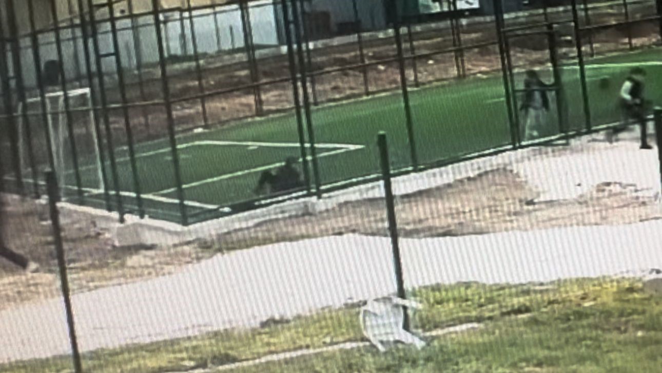 Çocuk parkında silahlı dehşet: Ateş açarak koştu
