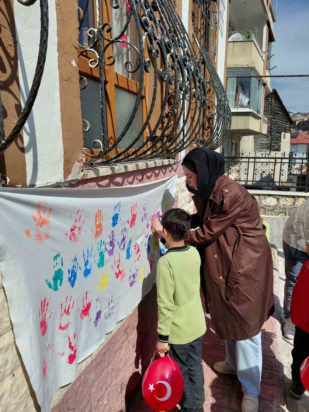 Çocuklar 23 Nisan’ı geleneksel oyunlarla kutladı
