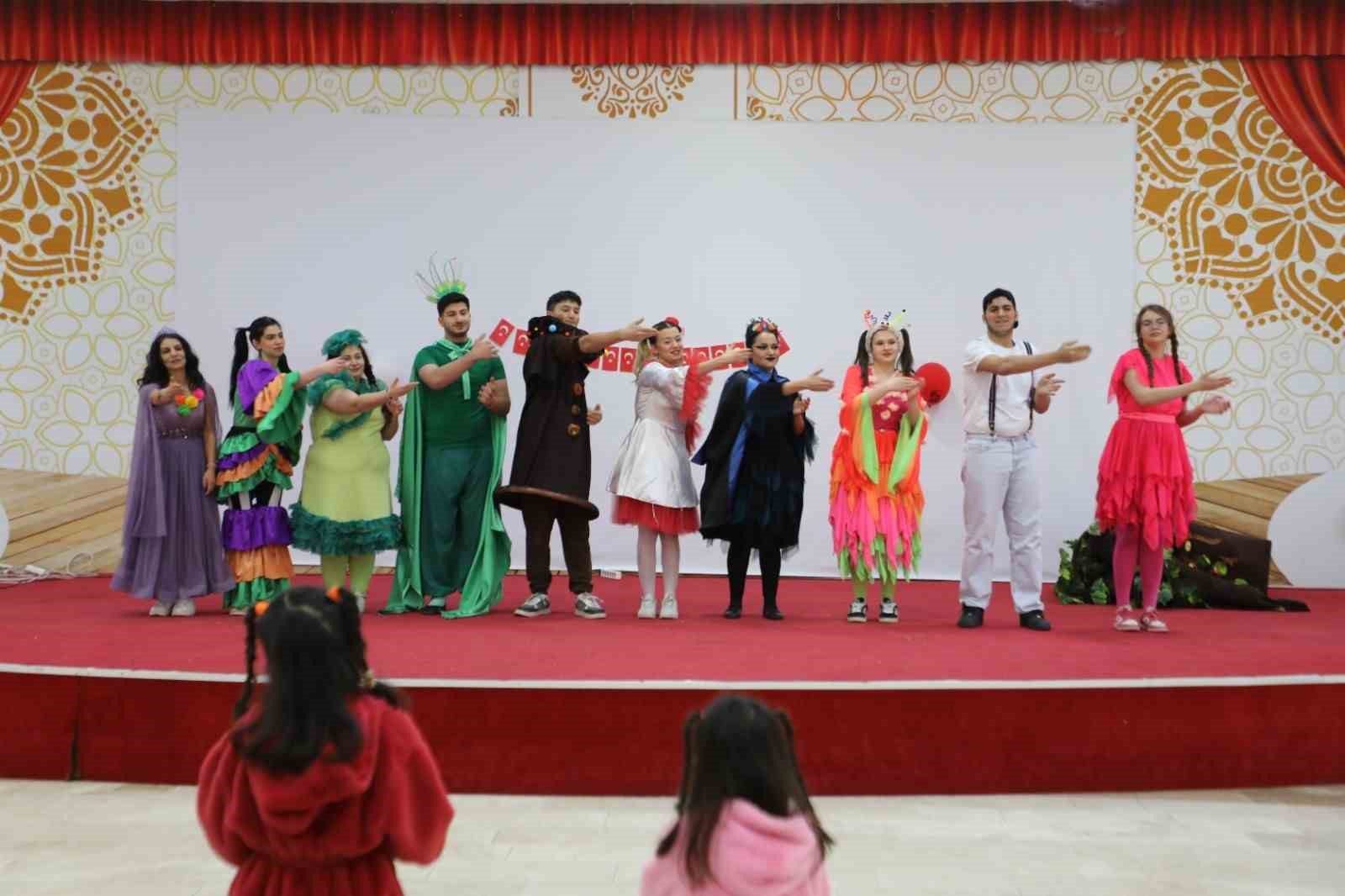 Çocuklar sağlıklı beslenmeyi tiyatroyla öğrendi
