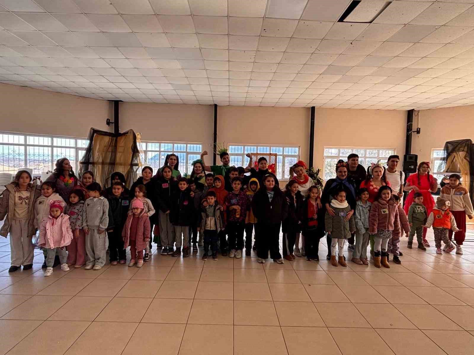 Çocuklar sağlıklı beslenmeyi tiyatroyla öğrendi
