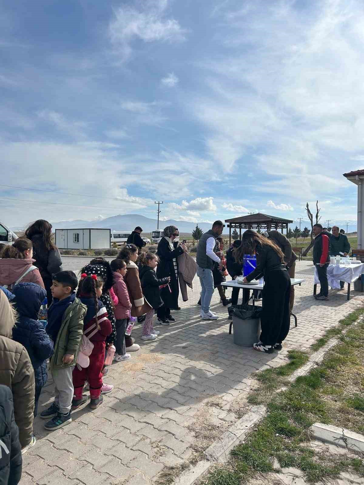 Çocuklar, tarımsal üretimi yerinde inceledi
