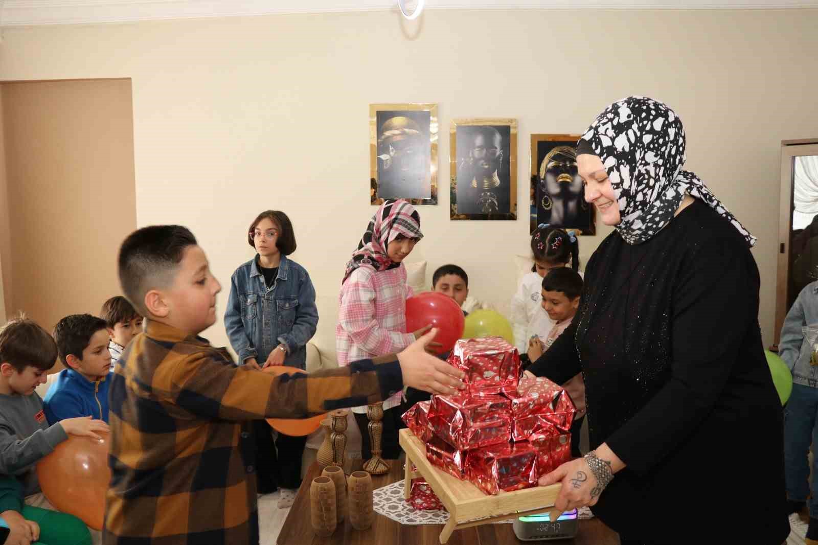 Çocuklara bayram tadında misafirlik
Çocuklara bayram tadında misafirlik