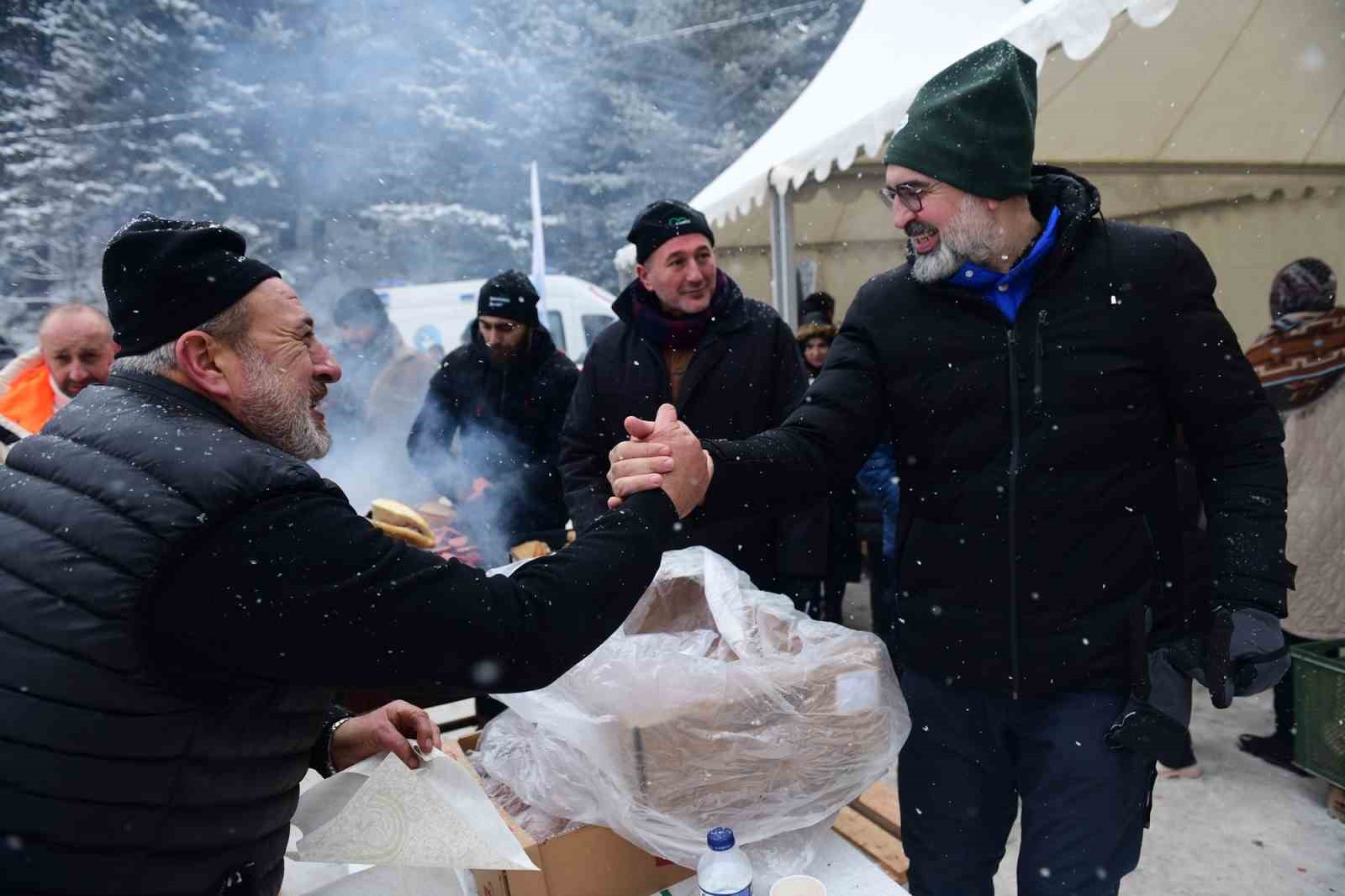 Çocuklara karne hediyesi kar festivali
