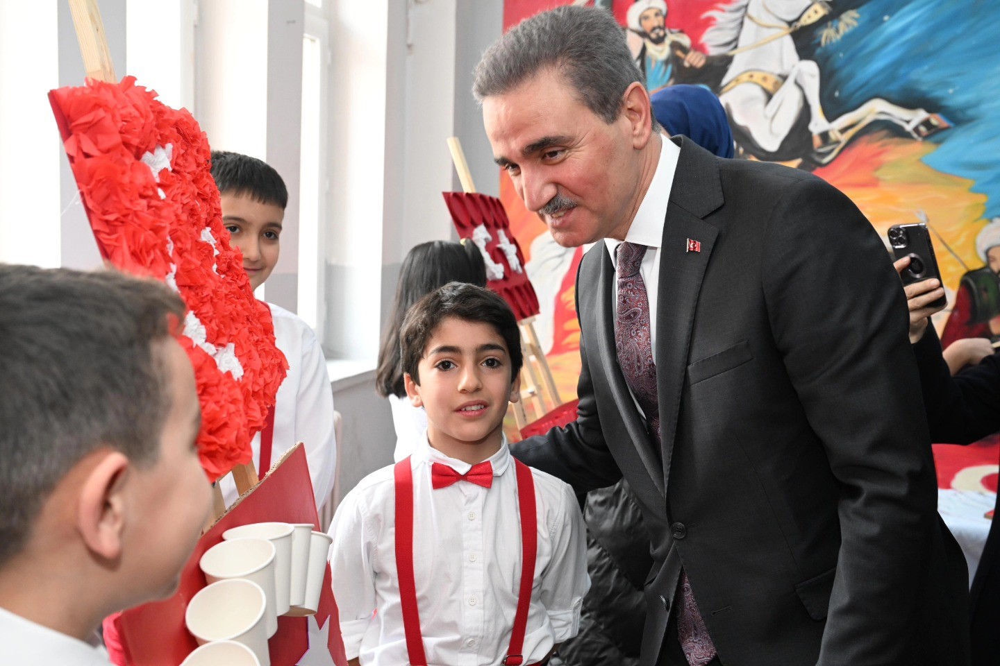 Çocuklardan anlamlı "bayrak" vurgulu çalışma
