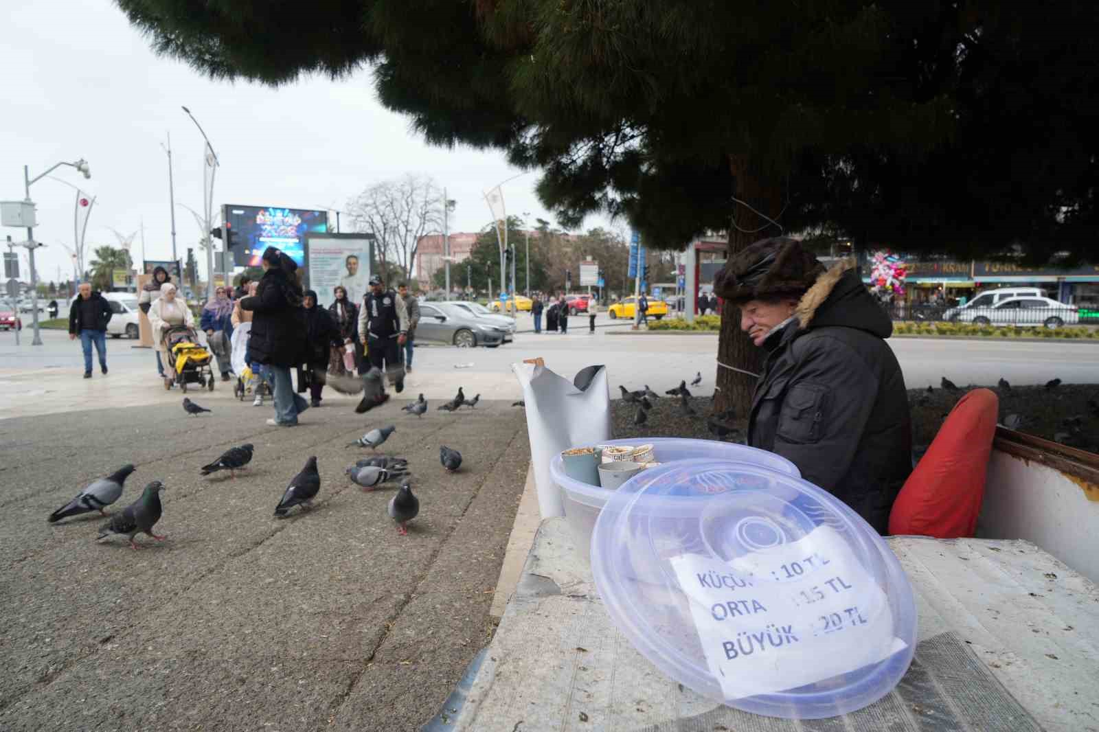 "Çocukların Kuşçu Dedesi" kuşlar için meydanı terk etmiyor
"Çocukların Kuşçu Dedesi" kuşlar için meydanı terk etmiyor