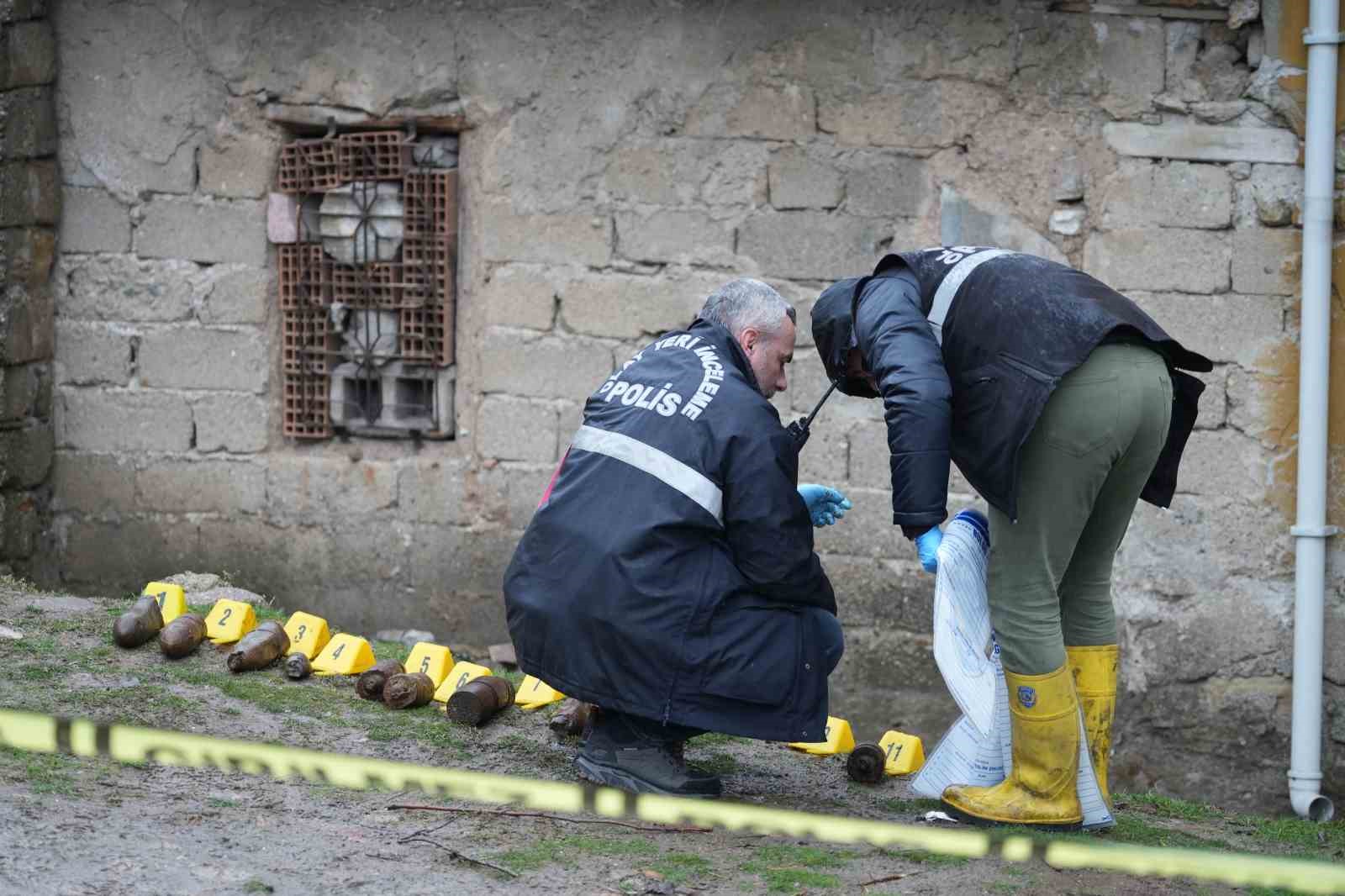 Çocukların oynadığı cisimler mühimmat çıktı: 11 adet top mermisi muhafaza altına alındı
