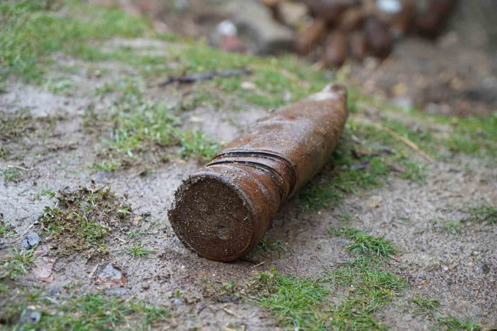 Çocukların oynadığı cisimler mühimmat çıktı: 11 adet top mermisi muhafaza altına alındı
