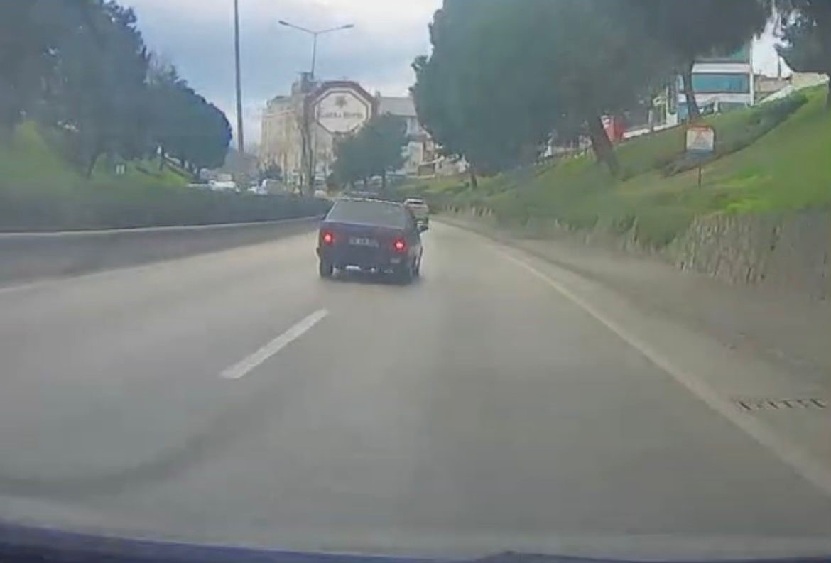 Çocukların üzerine araç sürdü, hiçbir şey olmamış gibi devam etti.. O anlar kamerada
