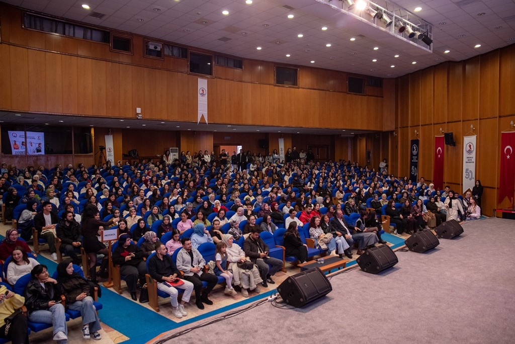 "Çok Güzel Hareketler Bunlar 2" ekibinden OMÜ’de sanat ve kariyer sohbeti
