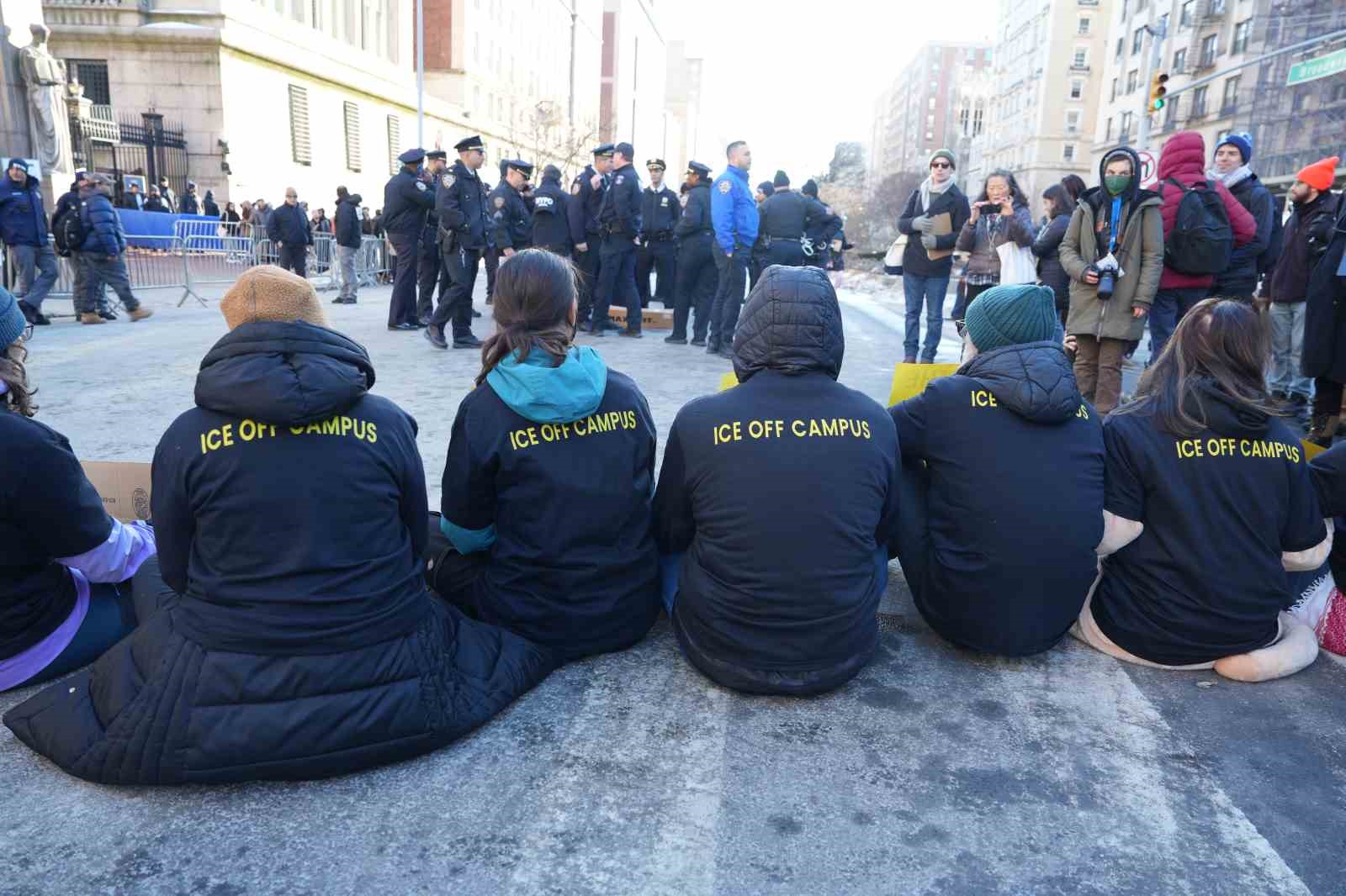 Columbia Üniversitesi önünde ICE protestosu: 10 öğrenci gözaltına alındı
