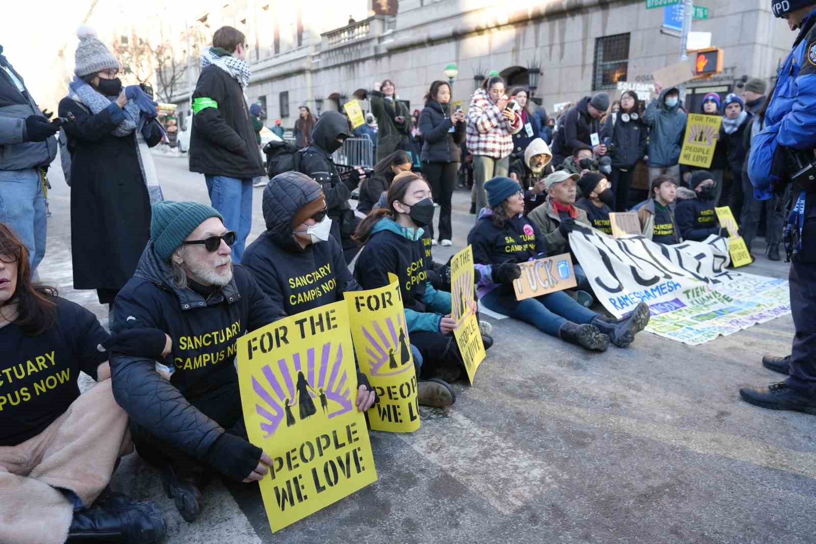 Columbia Üniversitesi önünde ICE protestosu: 10 öğrenci gözaltına alındı
