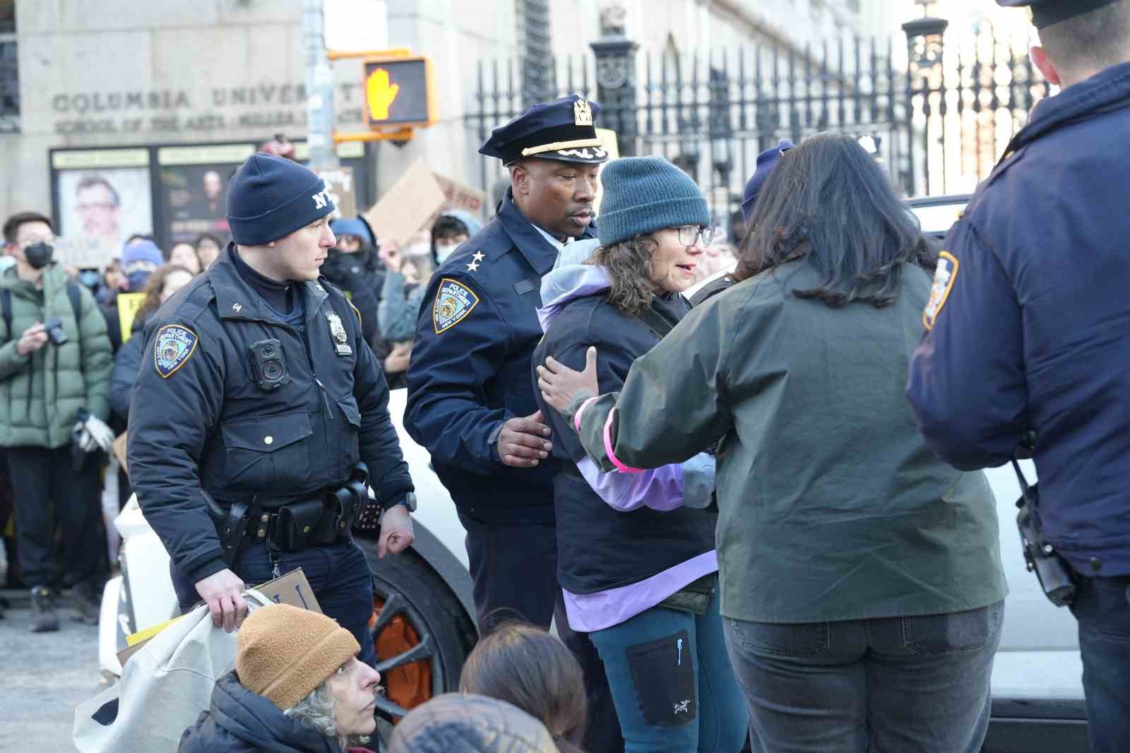 Columbia Üniversitesi önünde ICE protestosu: 10 öğrenci gözaltına alındı
