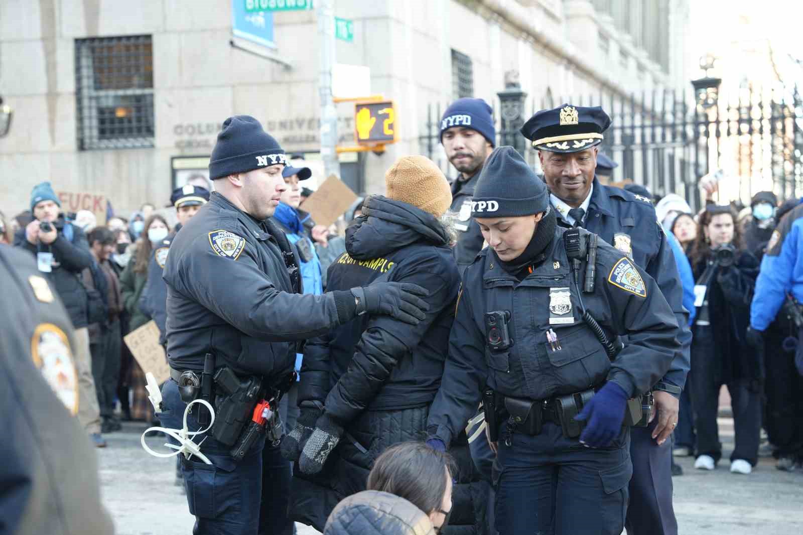 Columbia Üniversitesi önünde ICE protestosu: 10 öğrenci gözaltına alındı
