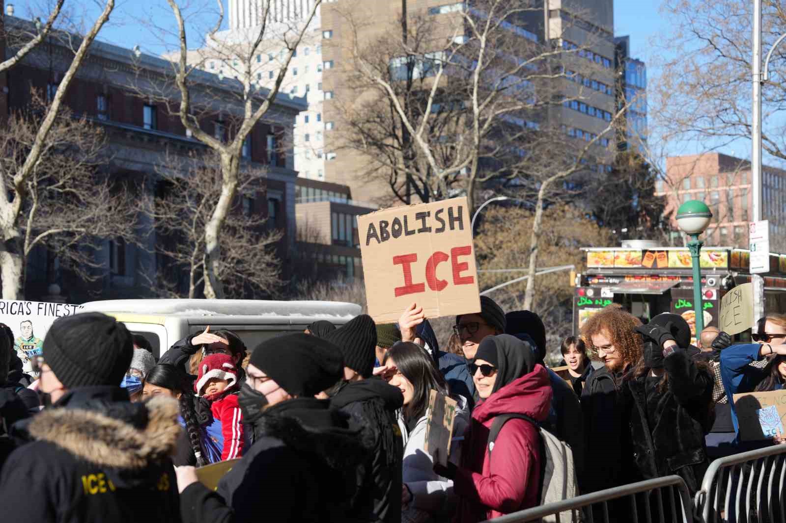 Columbia Üniversitesi önünde ICE protestosu: 10 öğrenci gözaltına alındı
