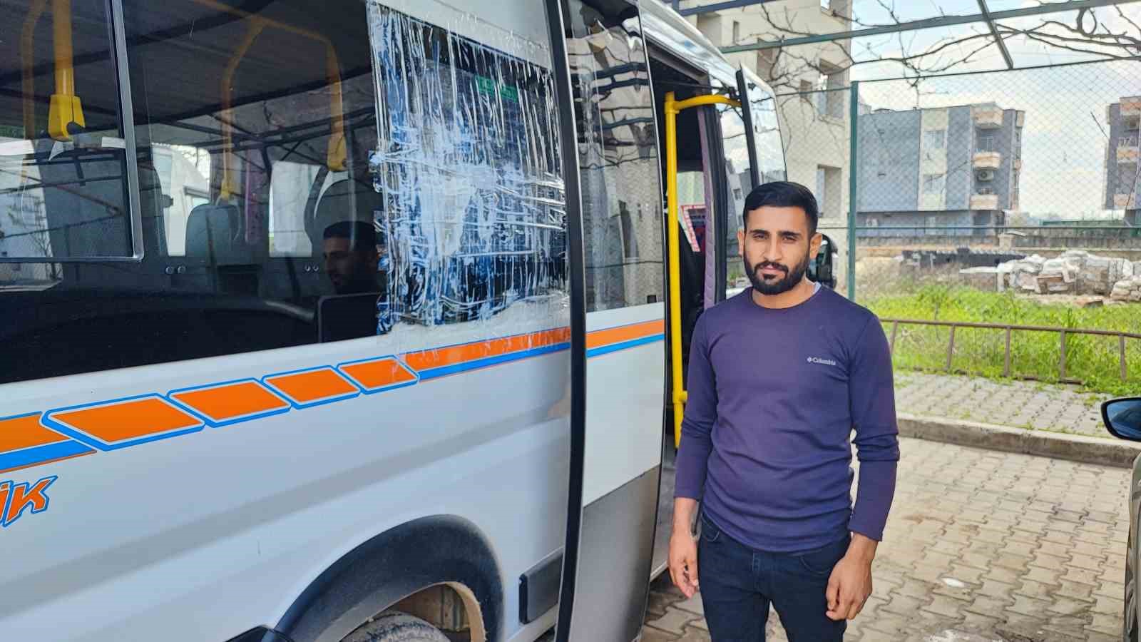 Cono’ların olduğu bölgede dolmuşa ve sürücülere saldırı
Cono’ların olduğu bölgede dolmuşa ve sürücülere saldırı