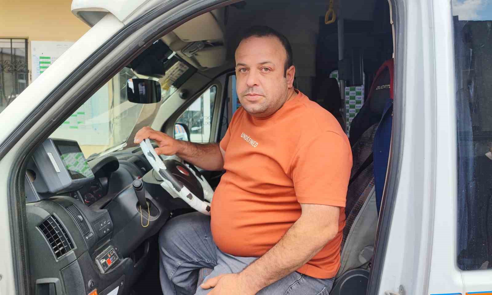 Cono’ların olduğu bölgede dolmuşa ve sürücülere saldırı
Cono’ların olduğu bölgede dolmuşa ve sürücülere saldırı