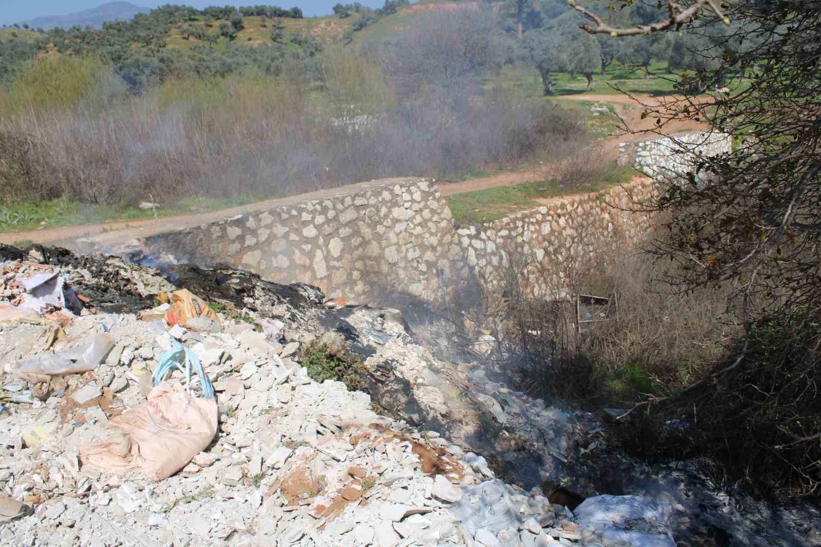 Çöplük alanda çıkan yangın ekipleri harekete geçirdi
