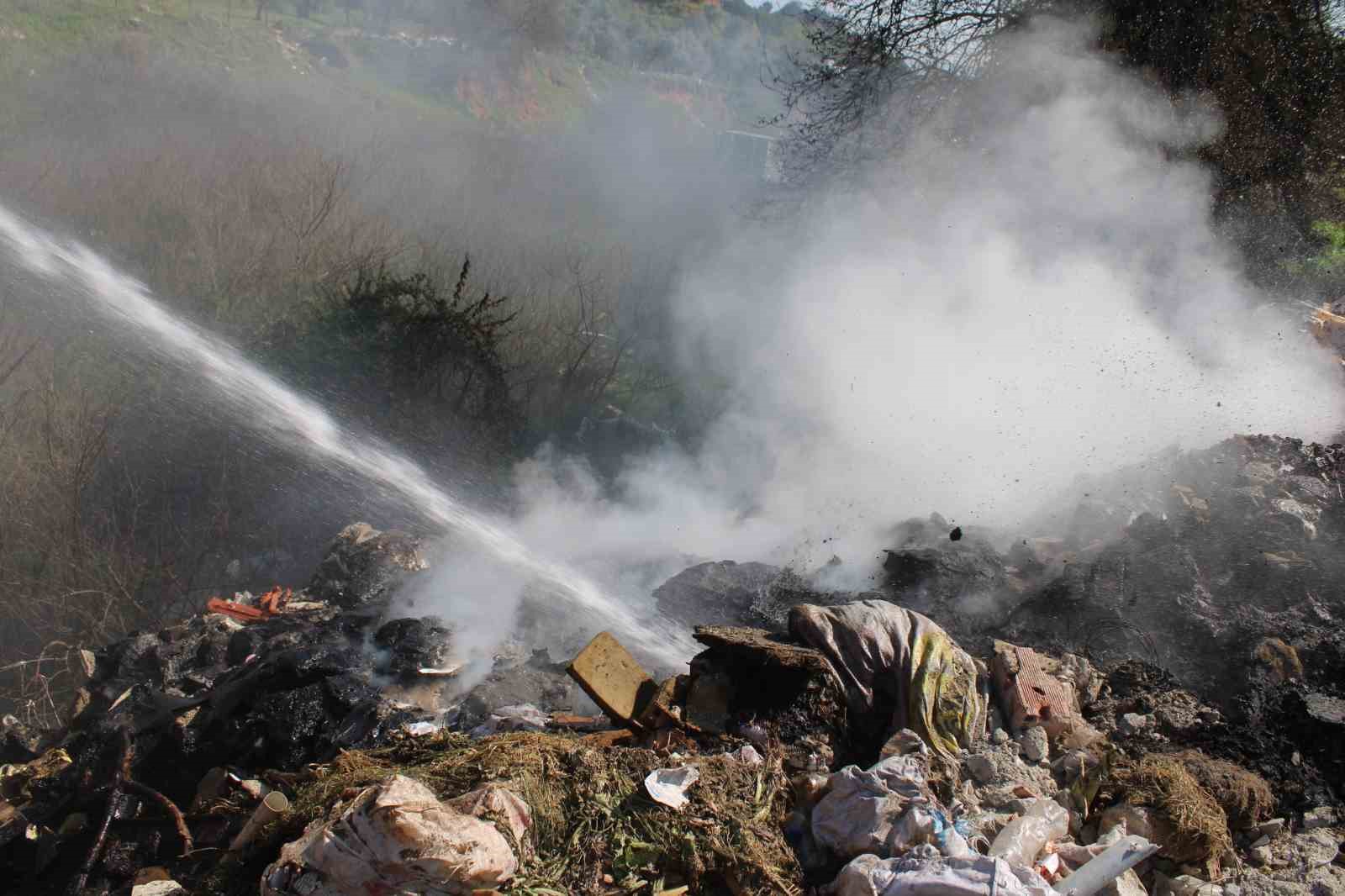 Çöplük alanda çıkan yangın ekipleri harekete geçirdi
