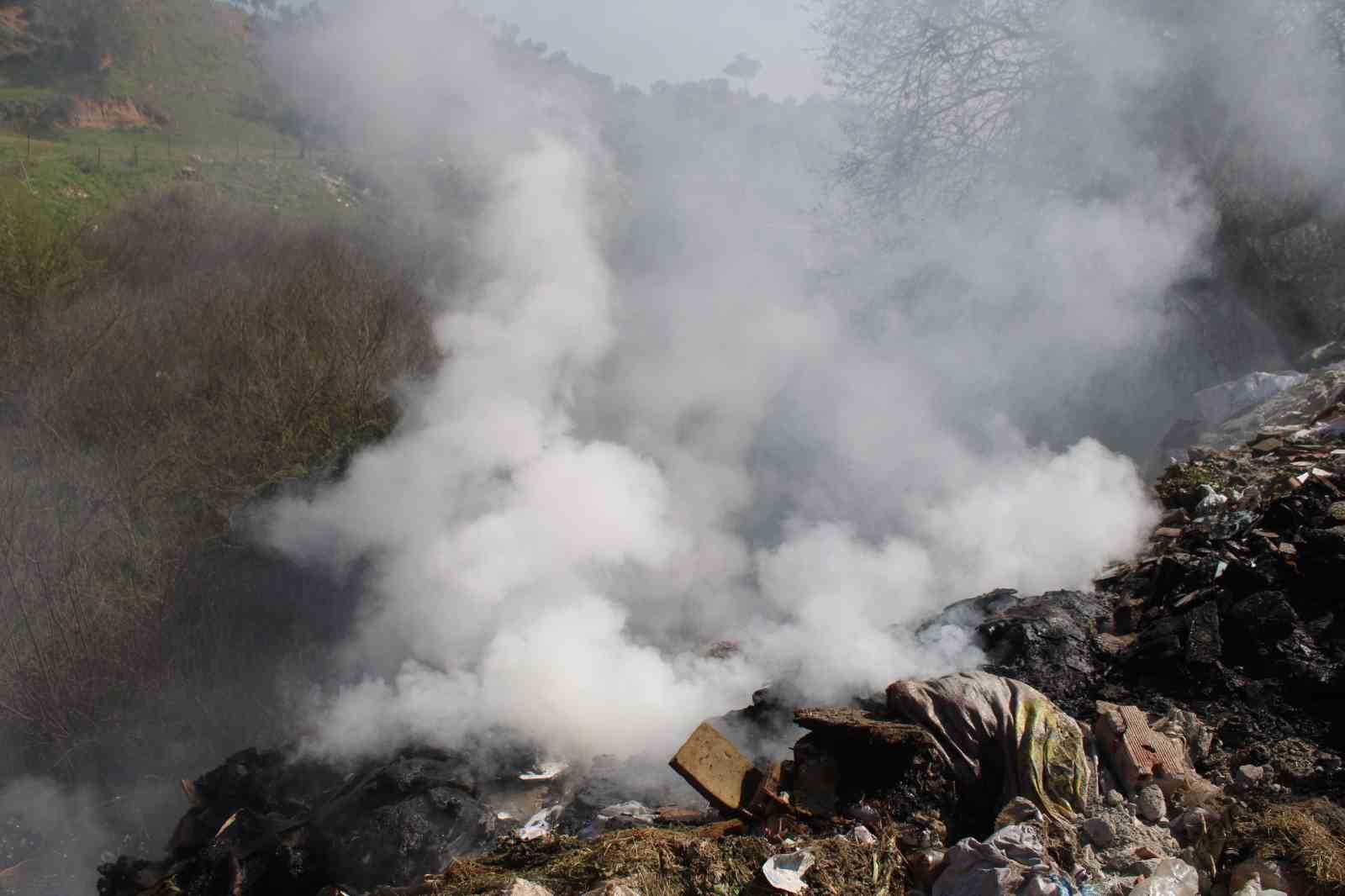Çöplük alanda çıkan yangın ekipleri harekete geçirdi
