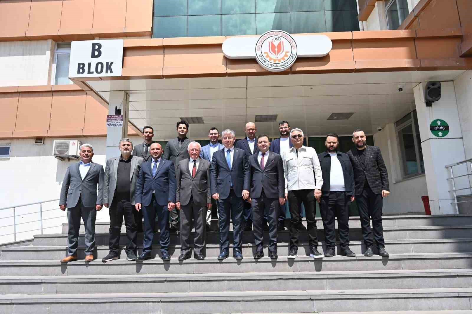 Çopuroğlu, Kariyer Günleri’nde öğrencilerle buluştu
